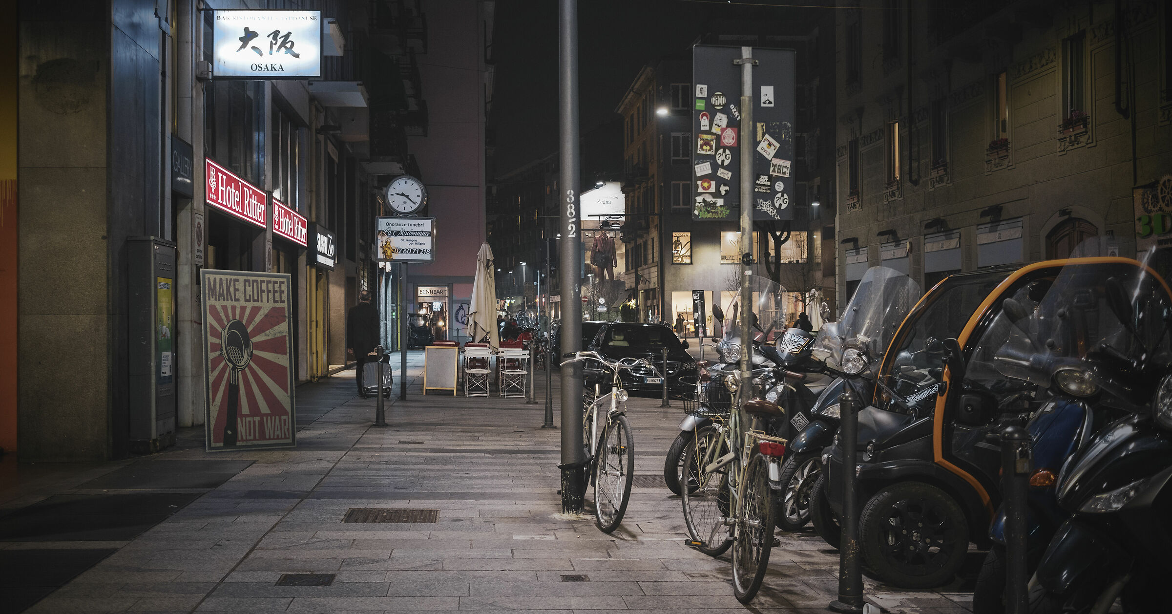 "Solitario nella notte va..."