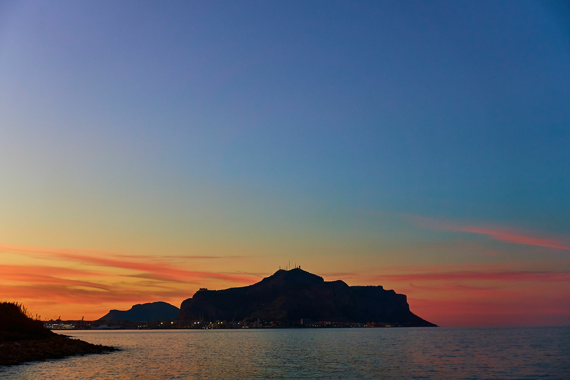 Palermo Monte Pellegrino all' imbrunire