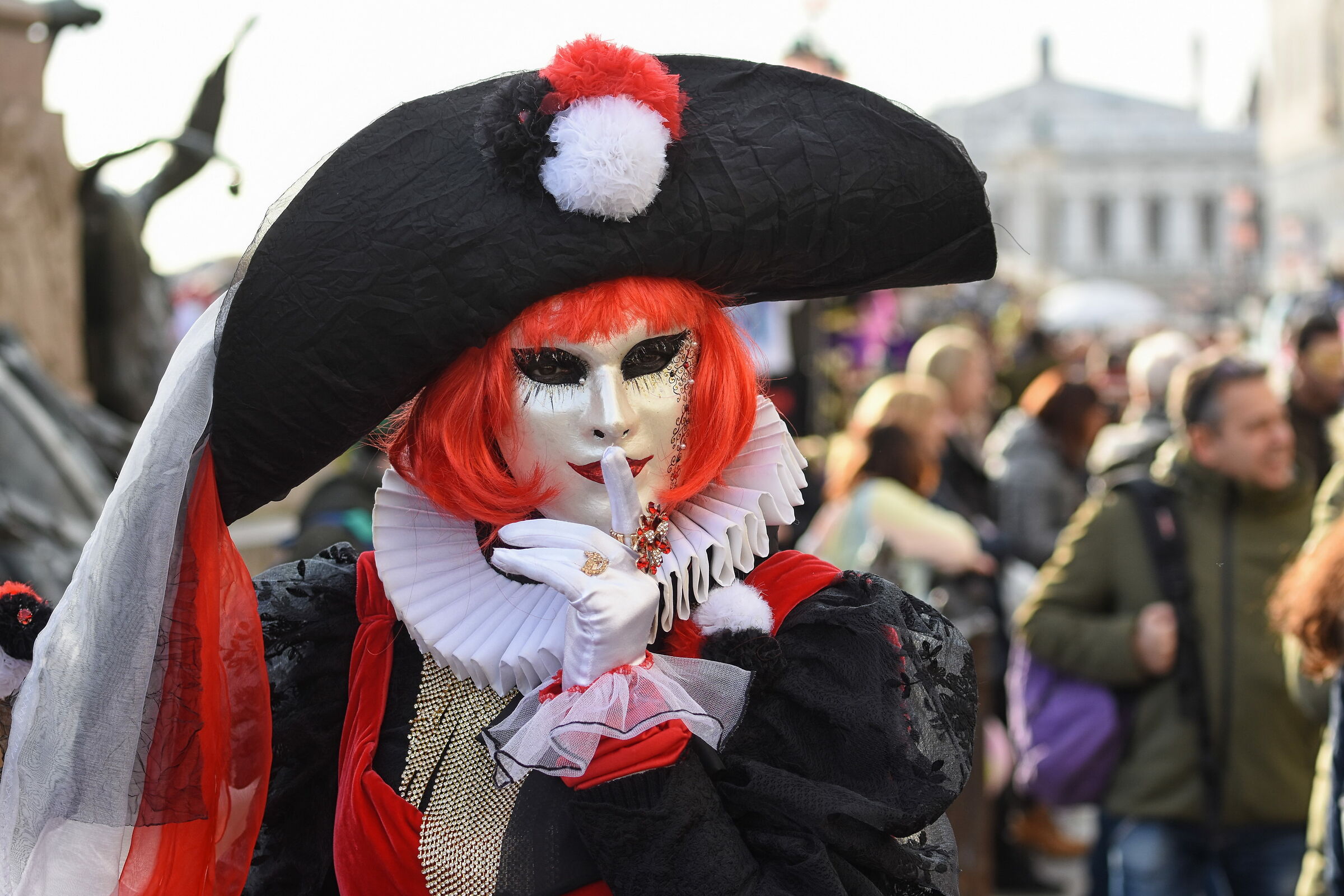 Il dubbio dietro la maschera