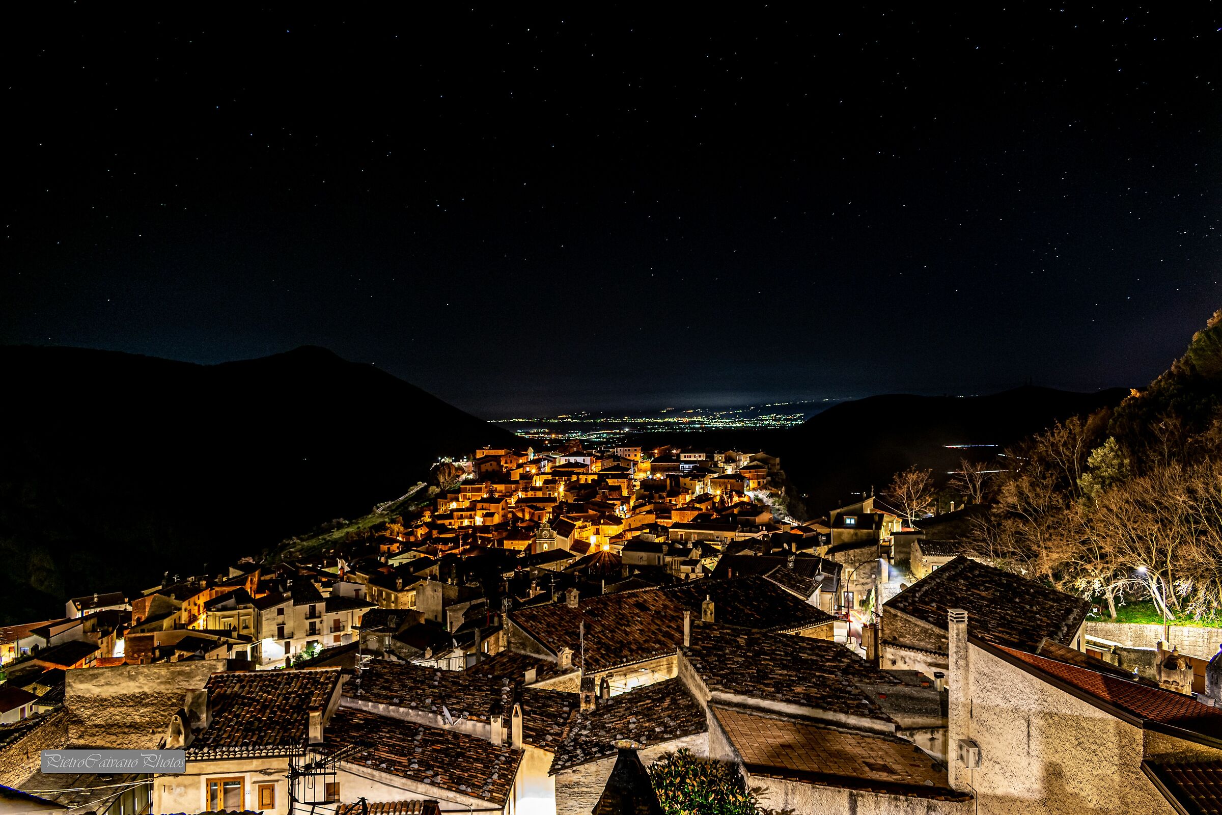 Civita (cs), veduta notturna sulla piana di Sibari