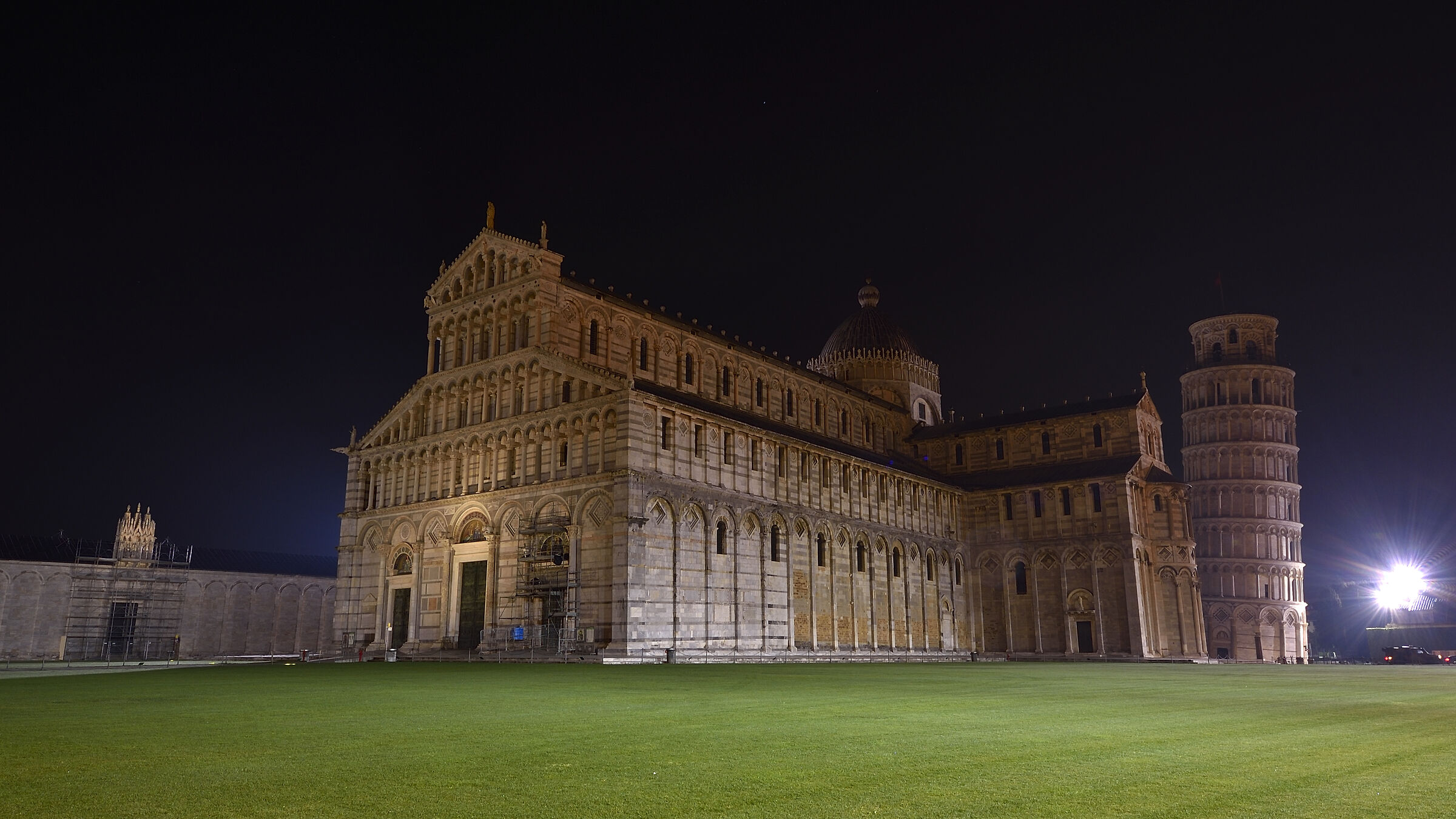 Piazza dei Miracoli ...