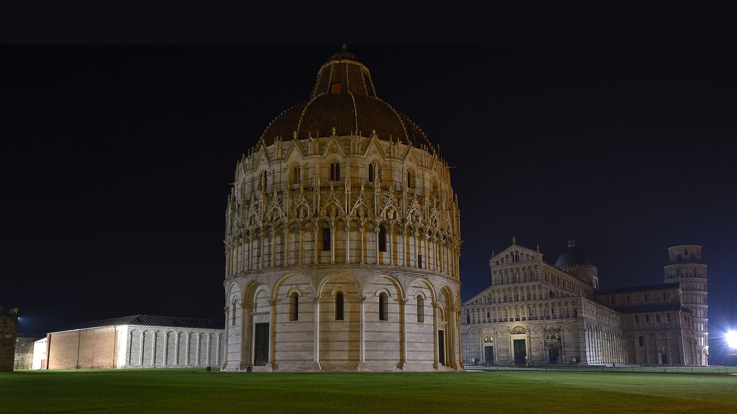 Piazza dei Miracoli ...