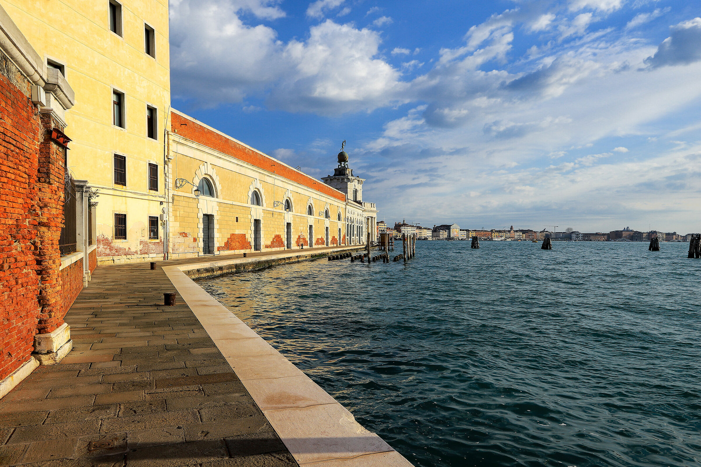 Verso Punta della Dogana
