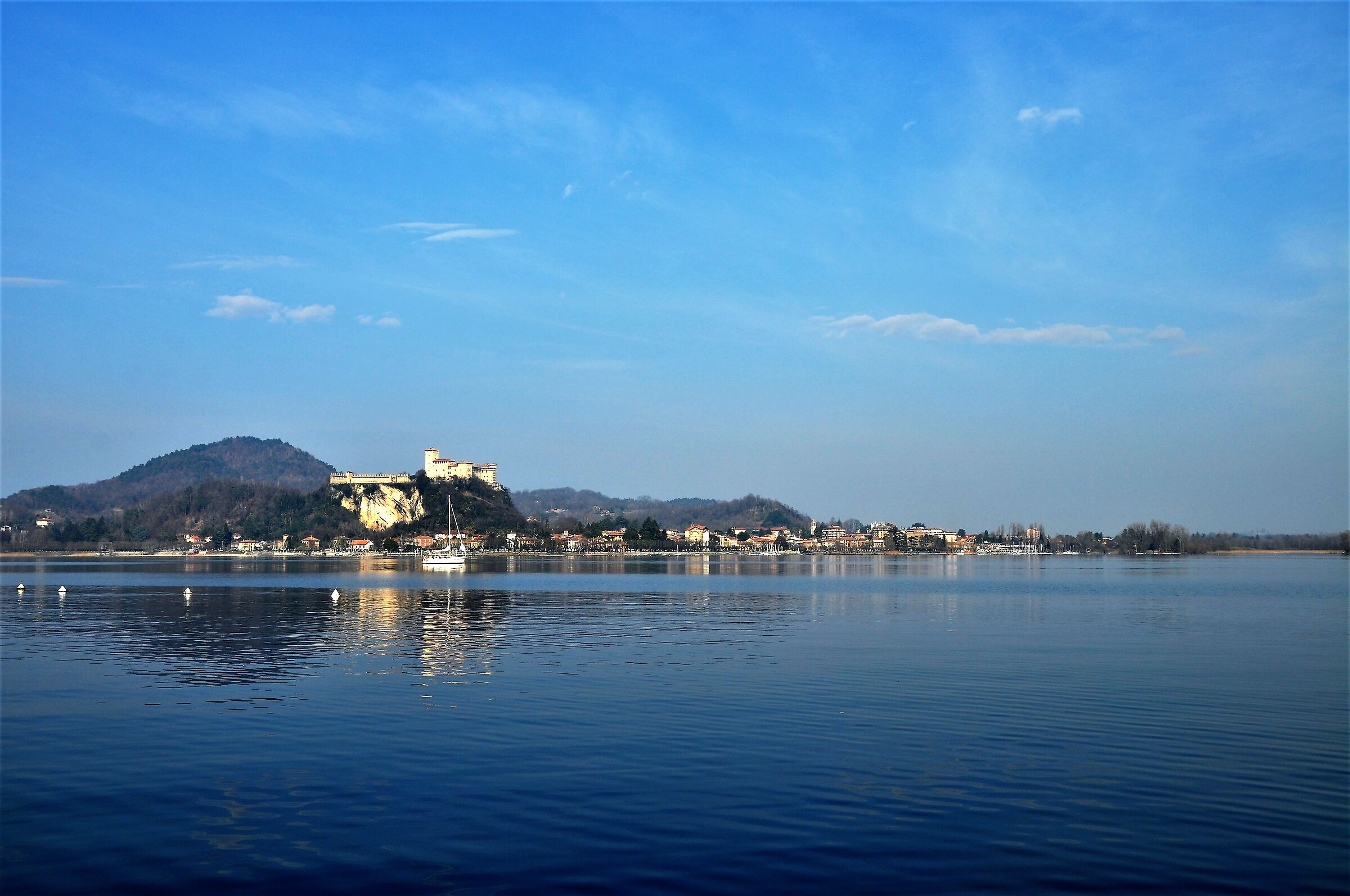 Da Arona la Rocca di Angera