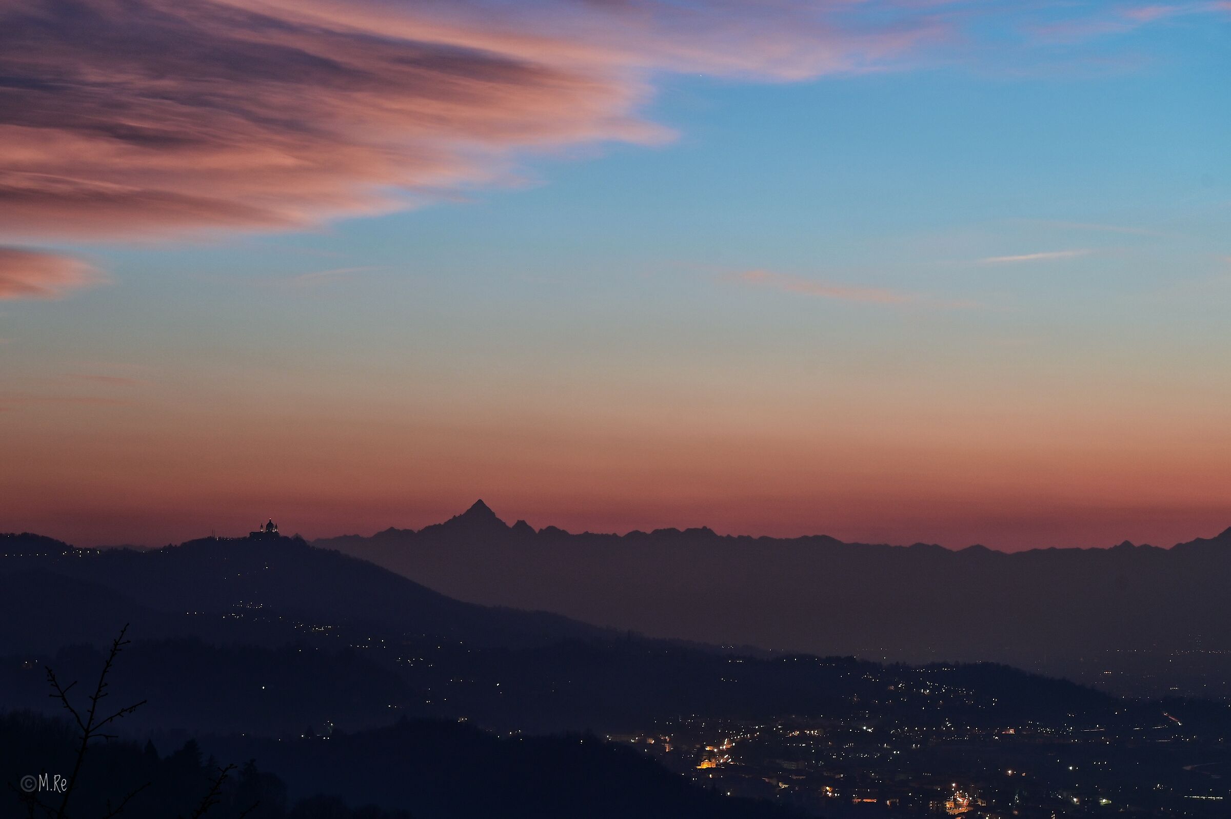 Superga ed il Monviso al tramonto