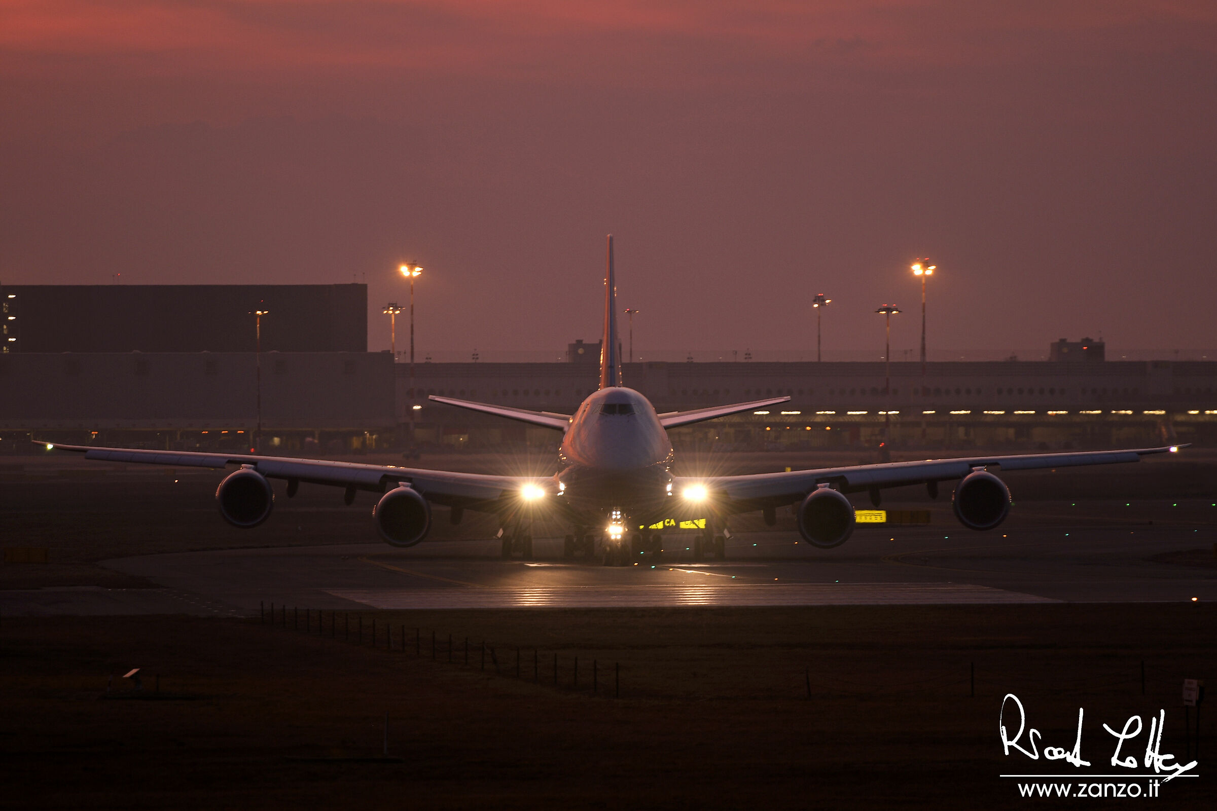 Malpensa - Photo by Riccardo Zanzottera