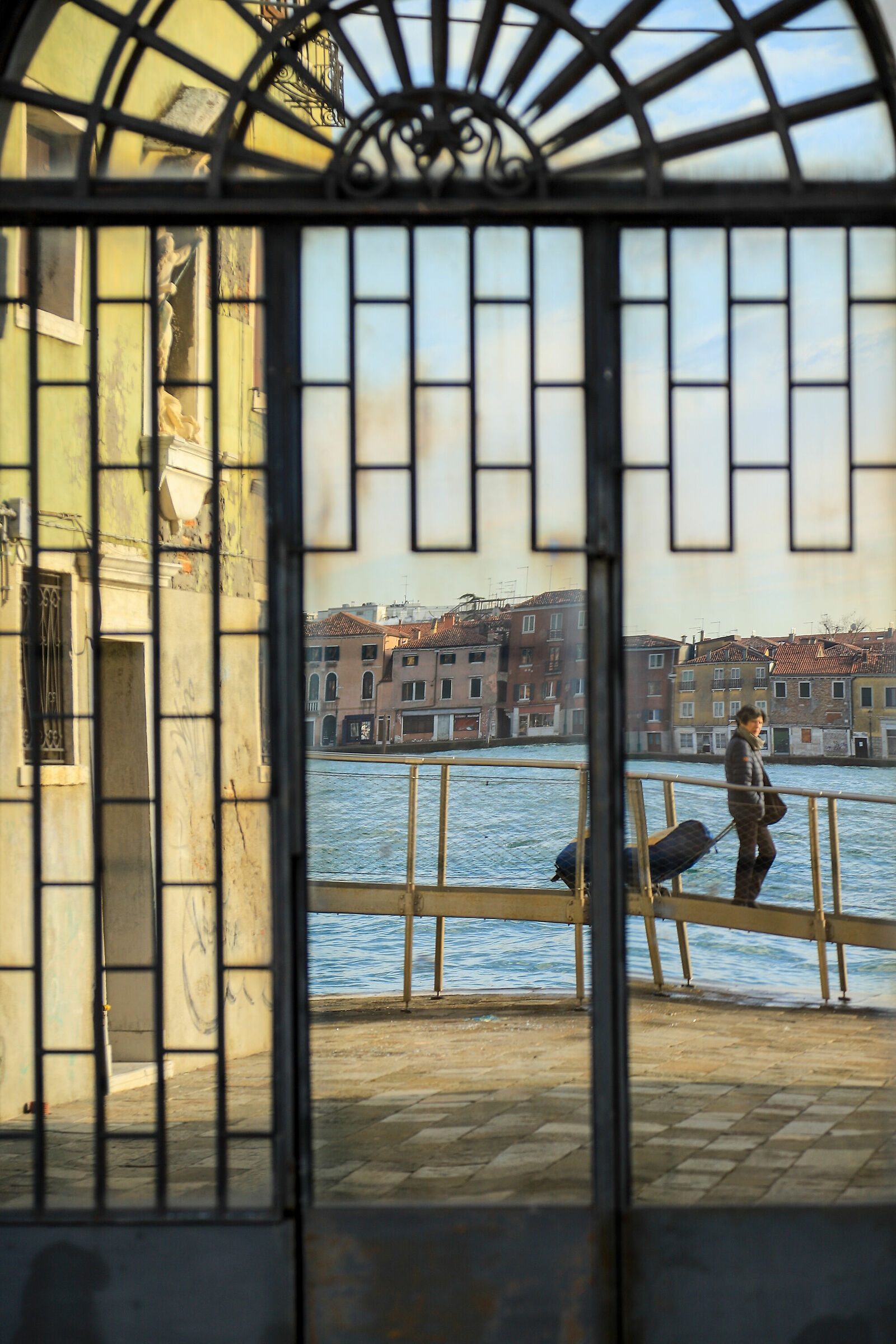 Dentro allo specchio