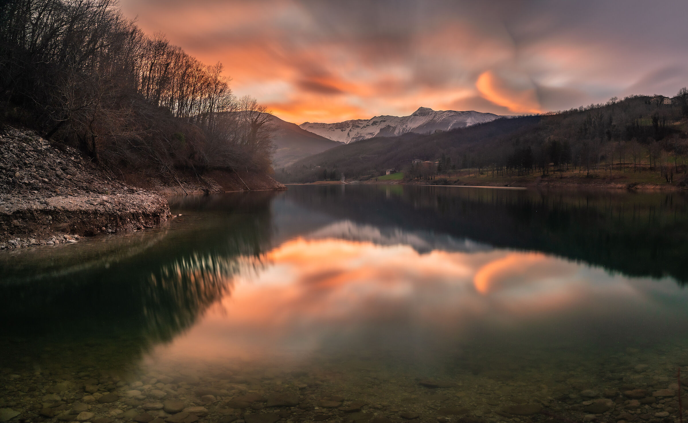 Lago di Gerosa,sullo sfondo la meravigliosa Sibilla