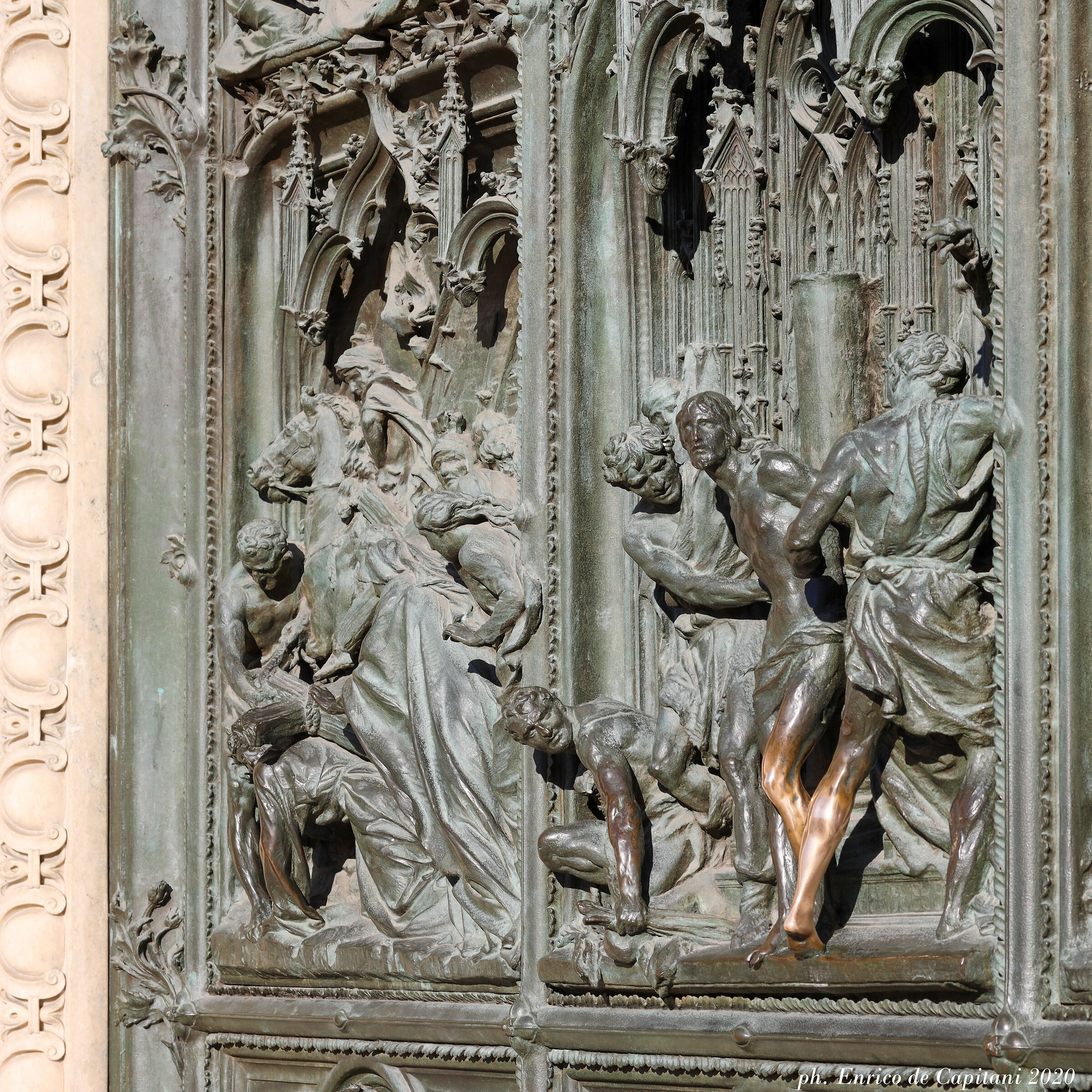 Particolare della porta centrale del Duomo