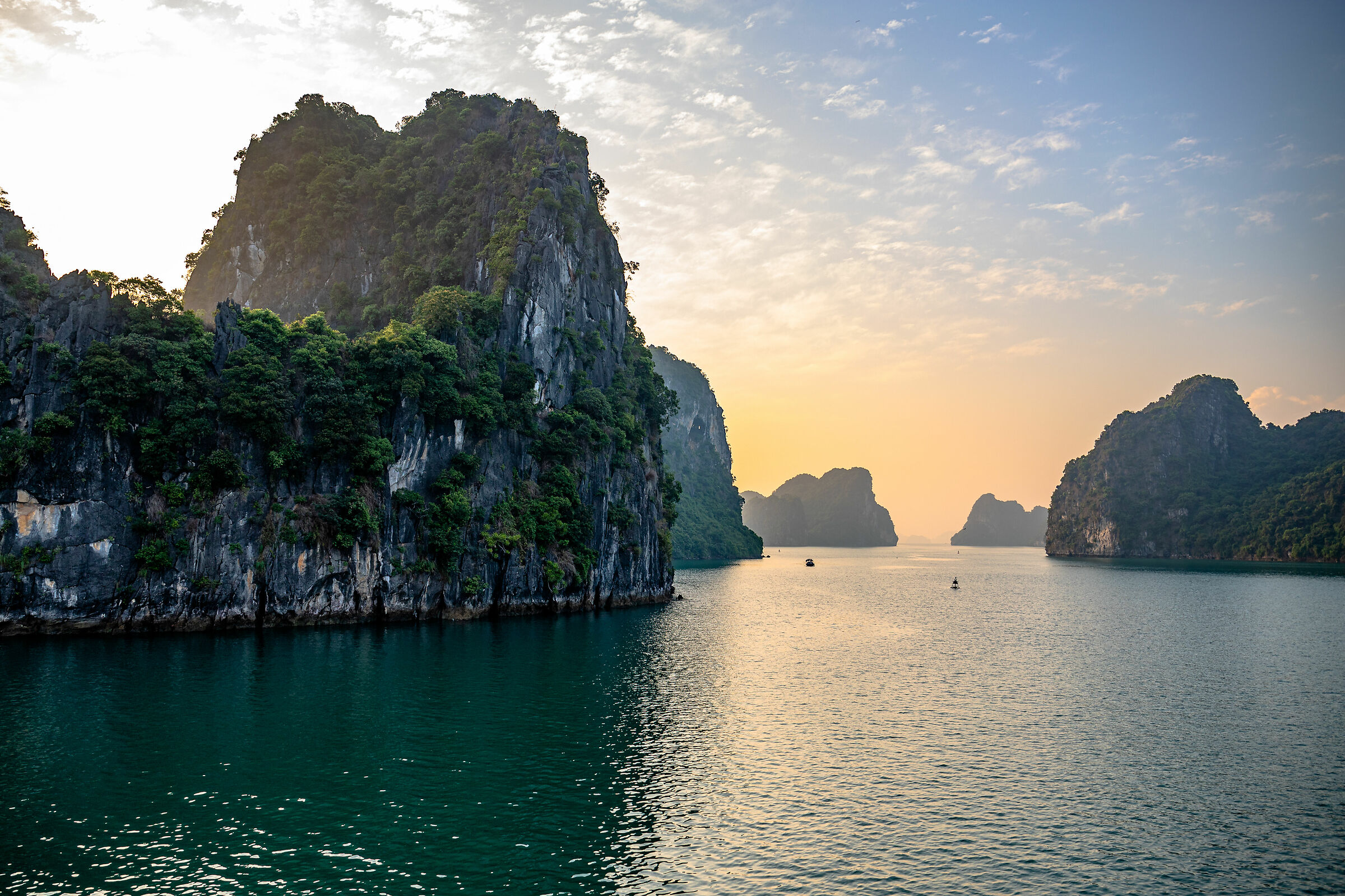 Bai Tu Long Bay