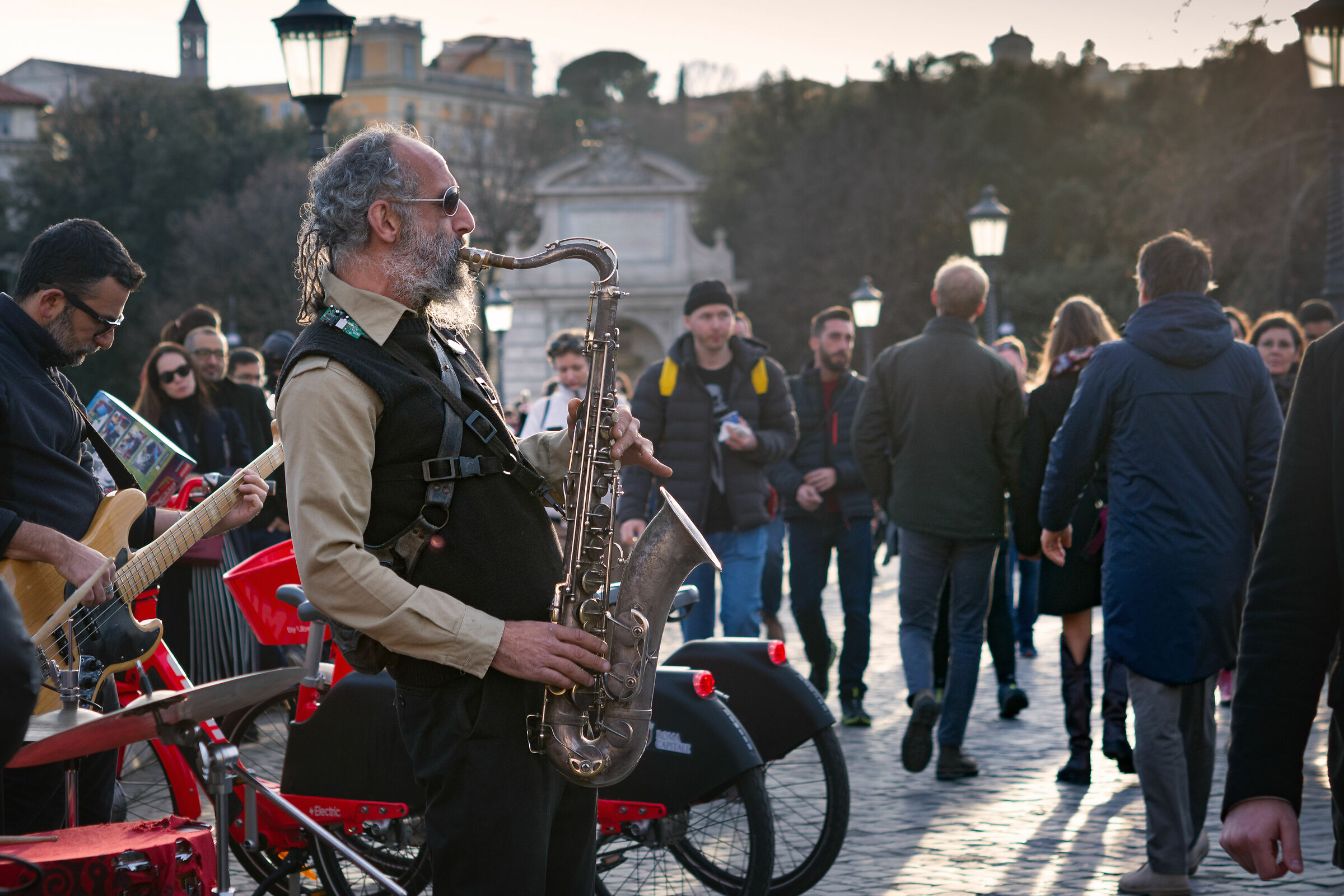 il cartello diceva..astenersi capelloni e gente stramba