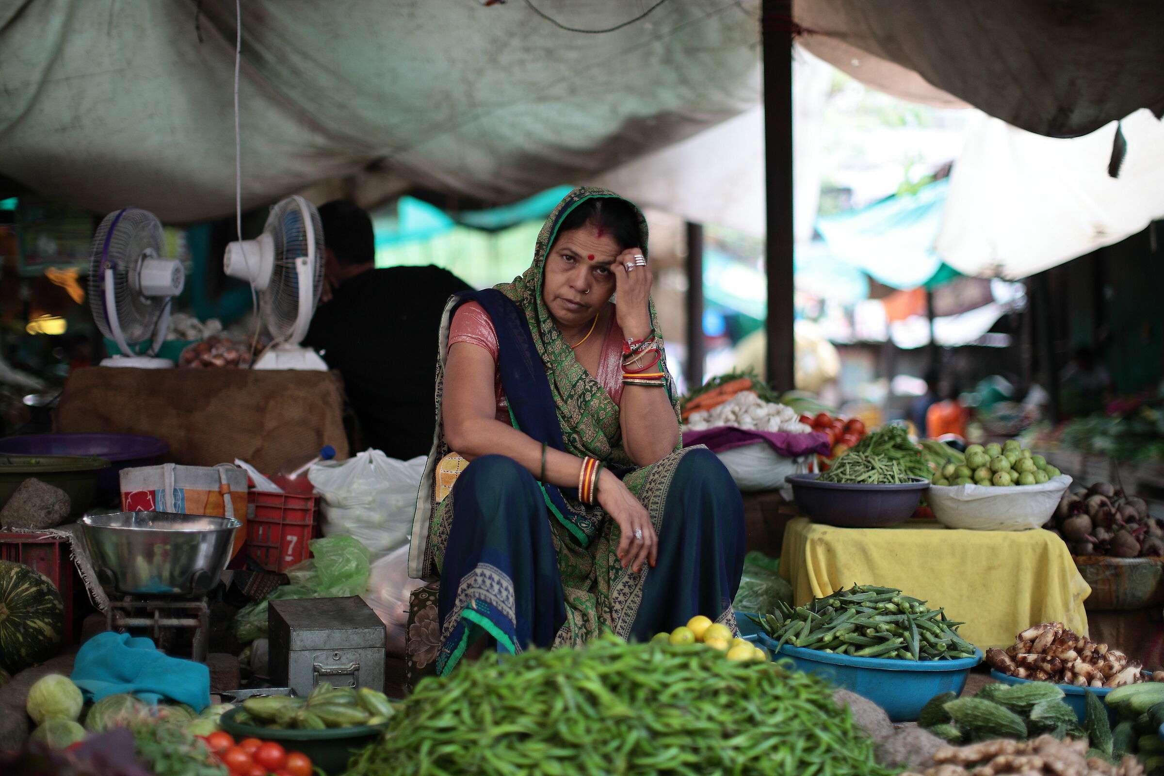 At the Jaipur market, colors, traditions, life