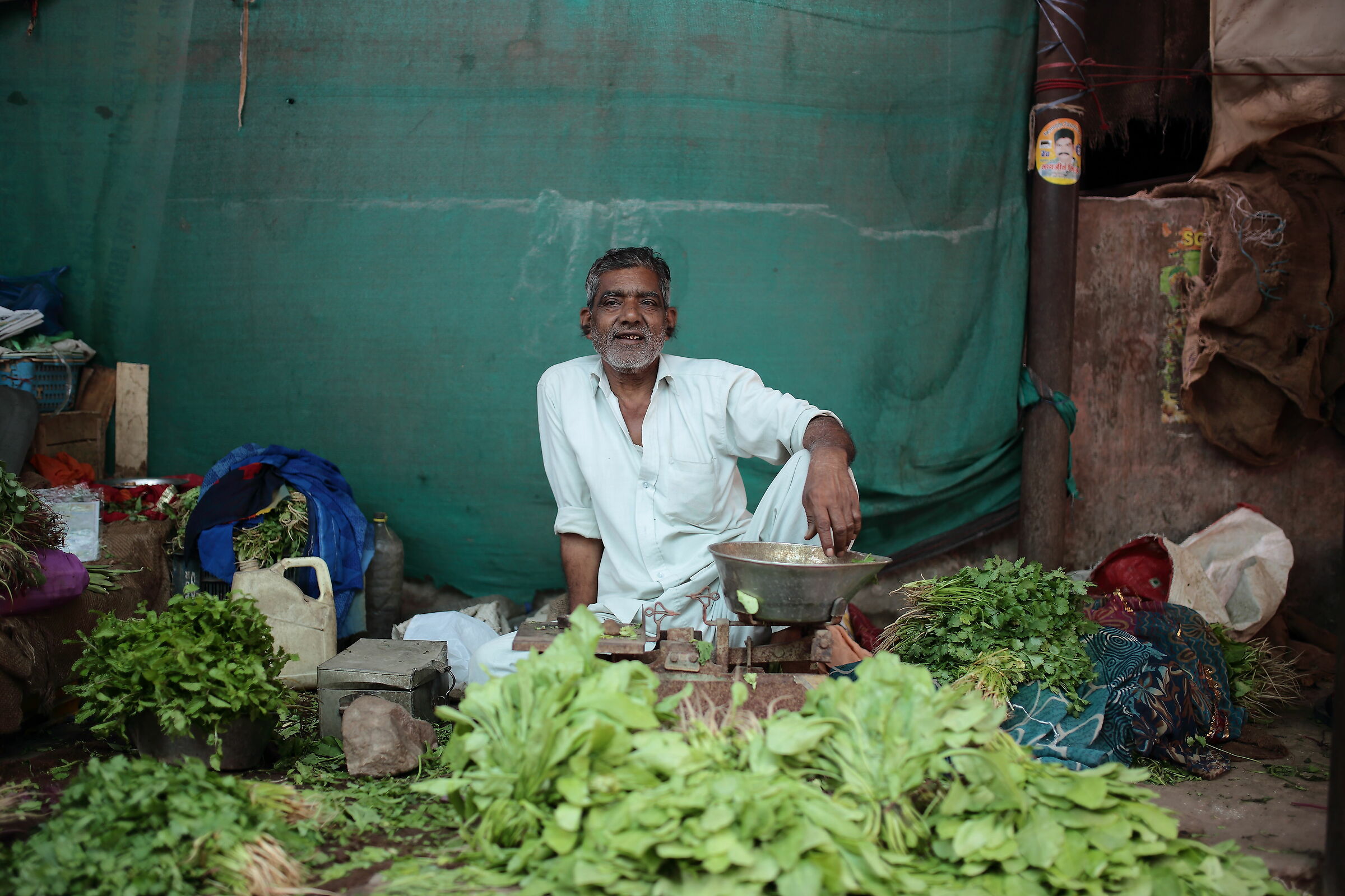 At the Jaipur market, colors, traditions, life