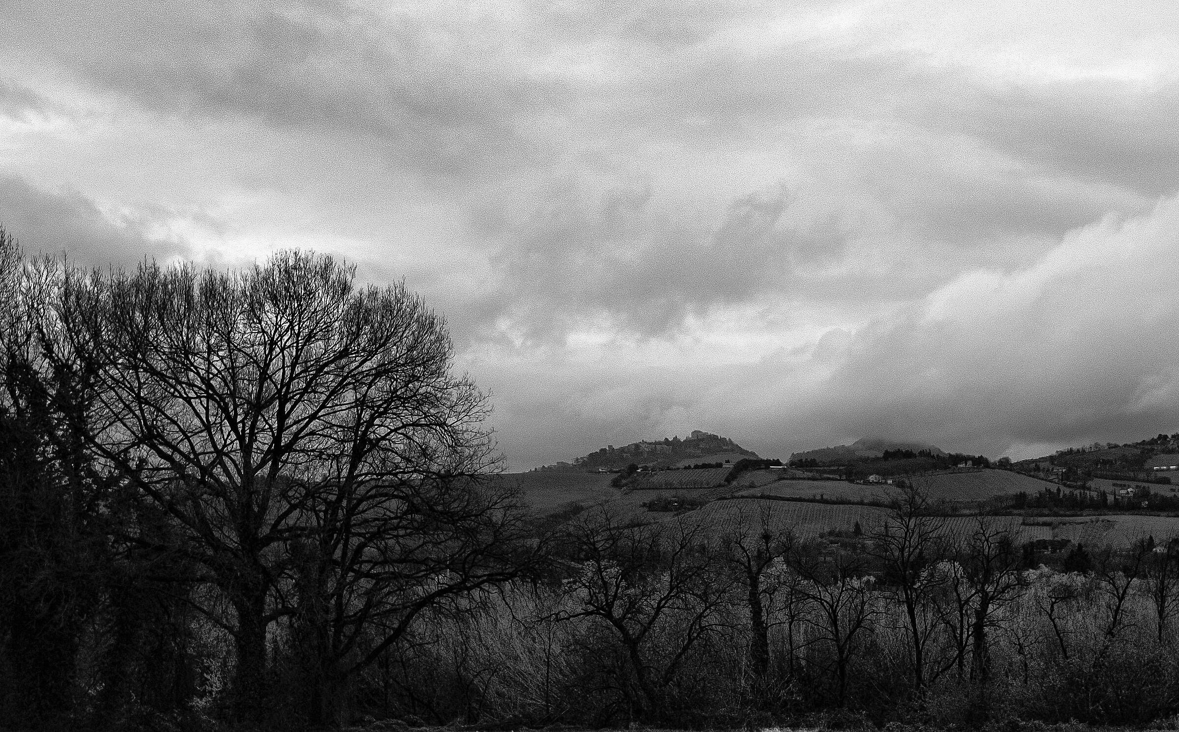 Colli bertinoresi fra le nuvole