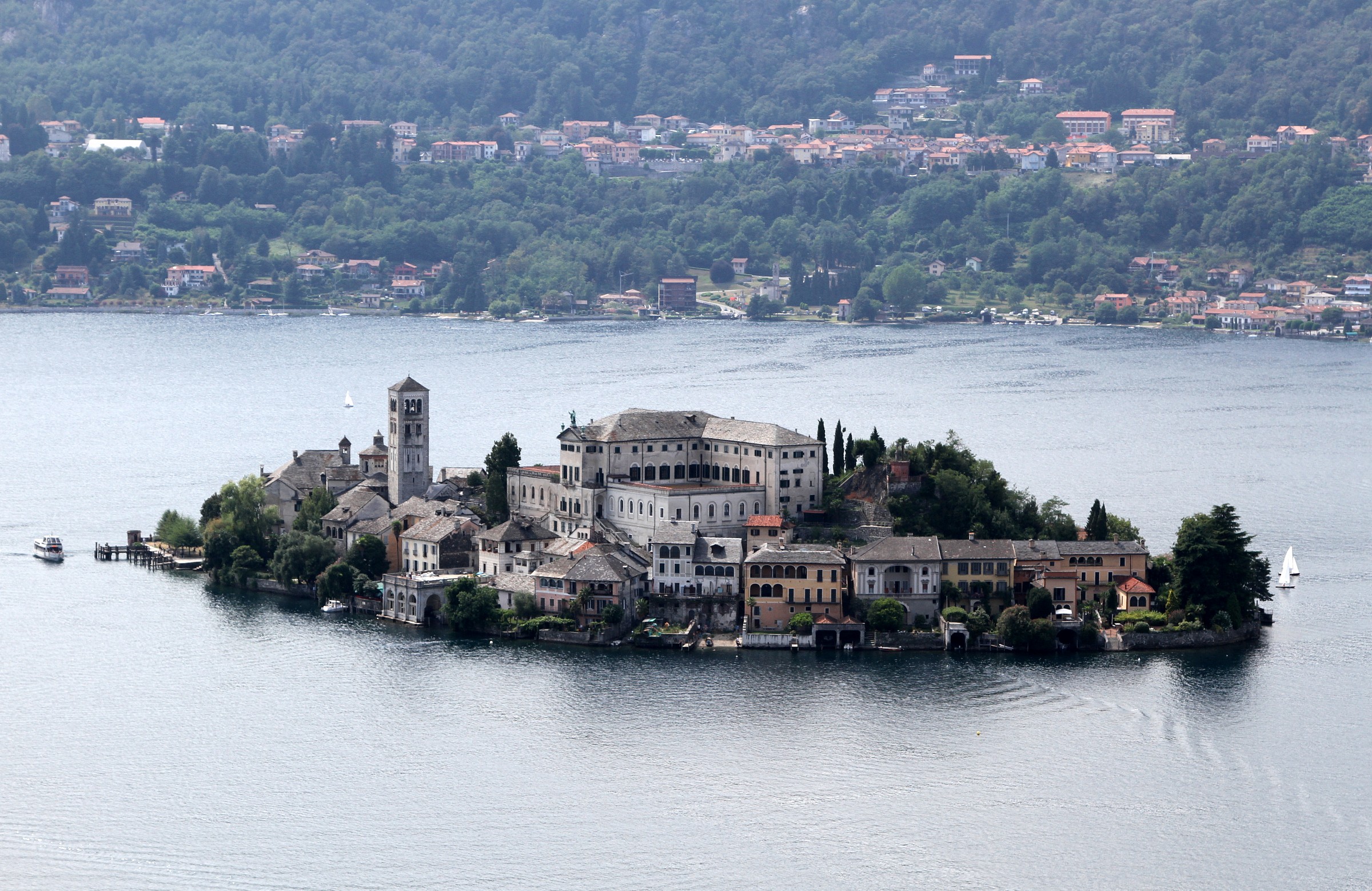 Isola di San Giulio  vista dal Sacro monte