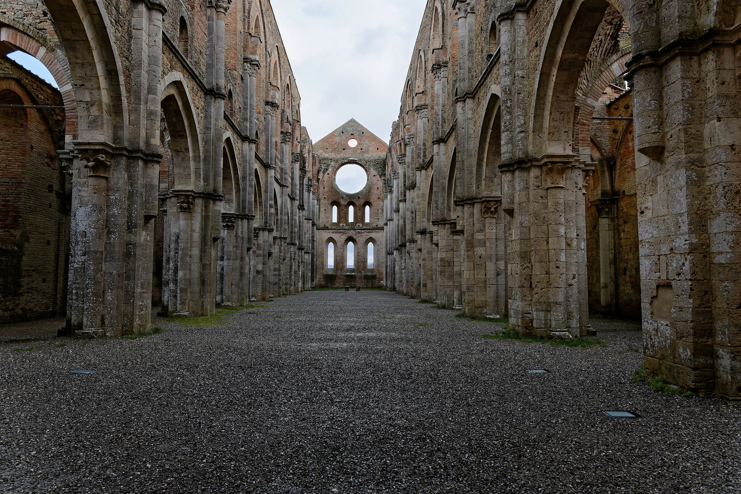 Abbazia di San Galgano - altare maggiore