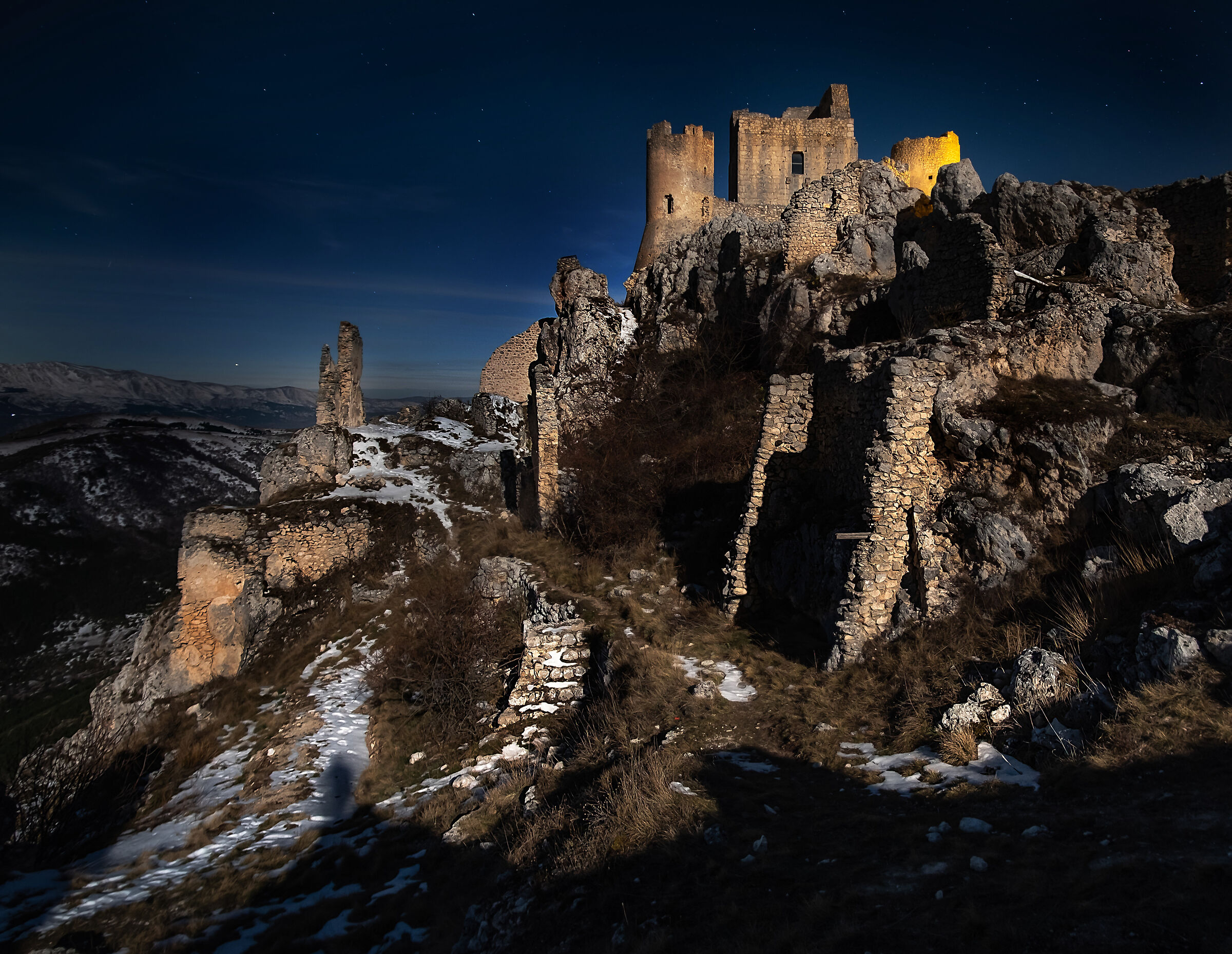 The castle under the moon