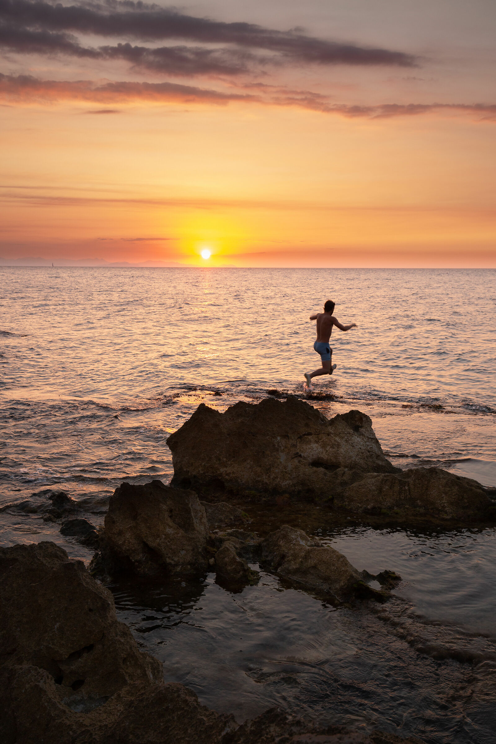 Tuffo nel tramonto