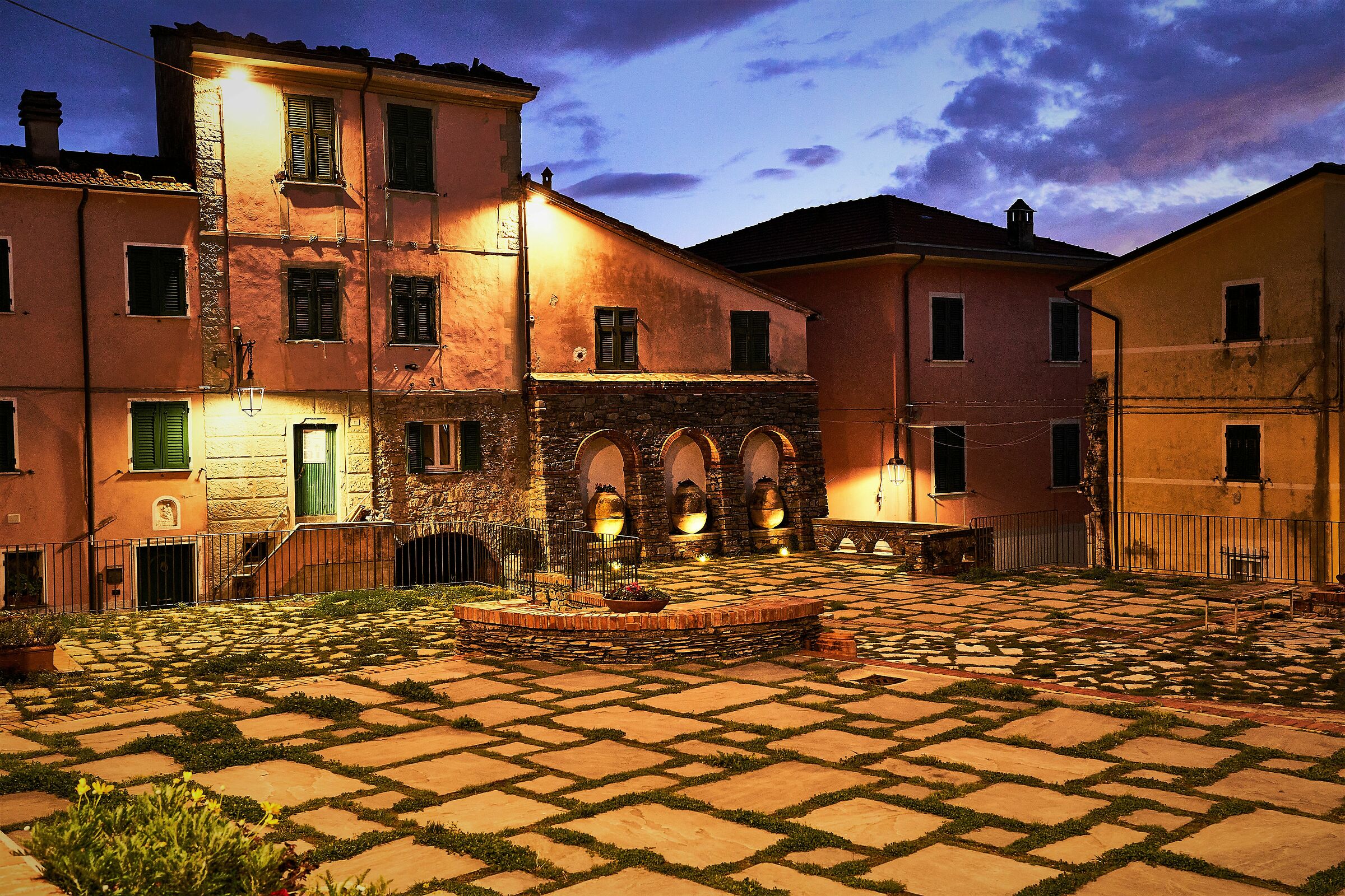 Piazza centrale di ....Monte Marcello