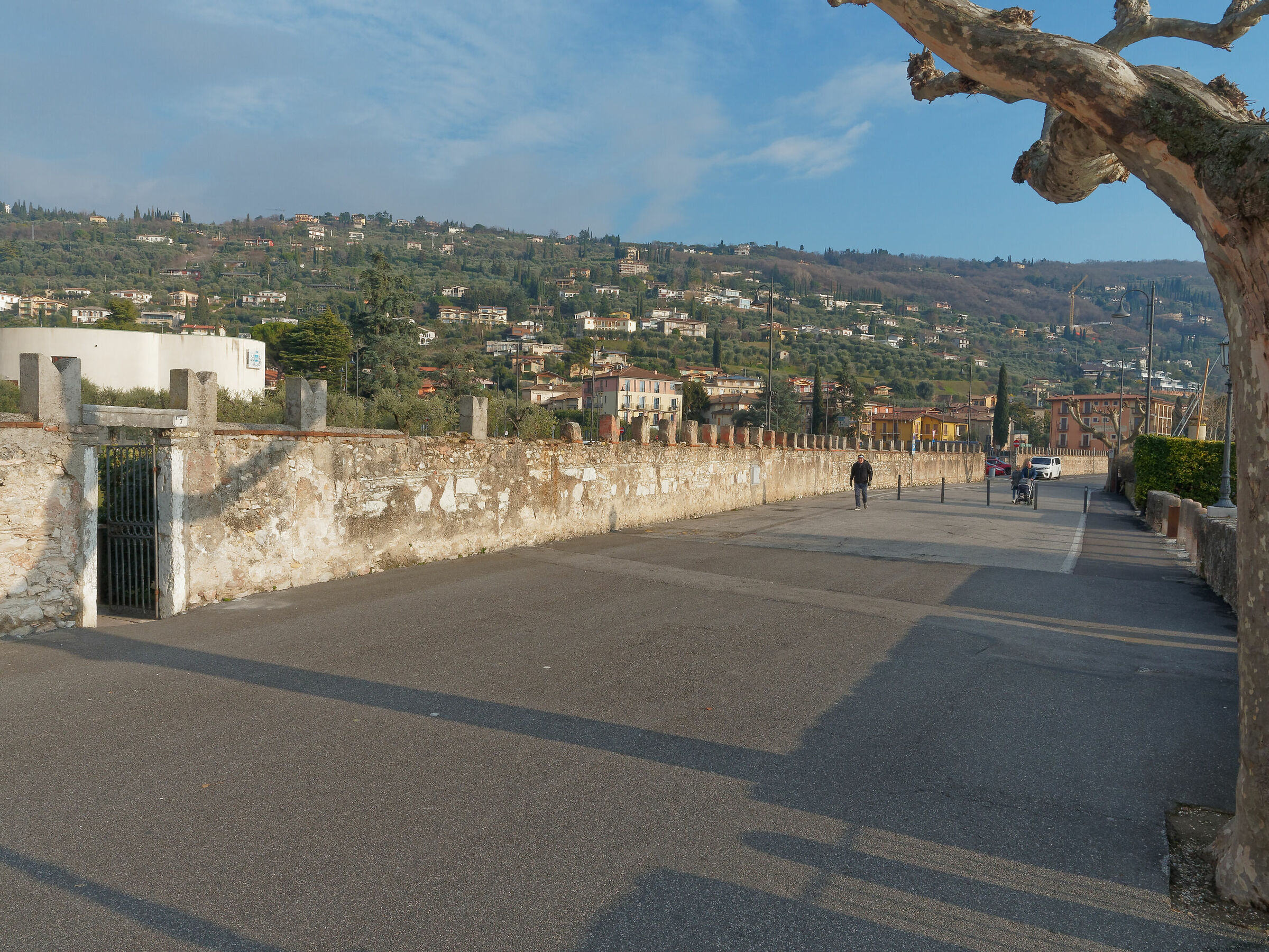 Mura Torri del Benaco e colline moreniche
