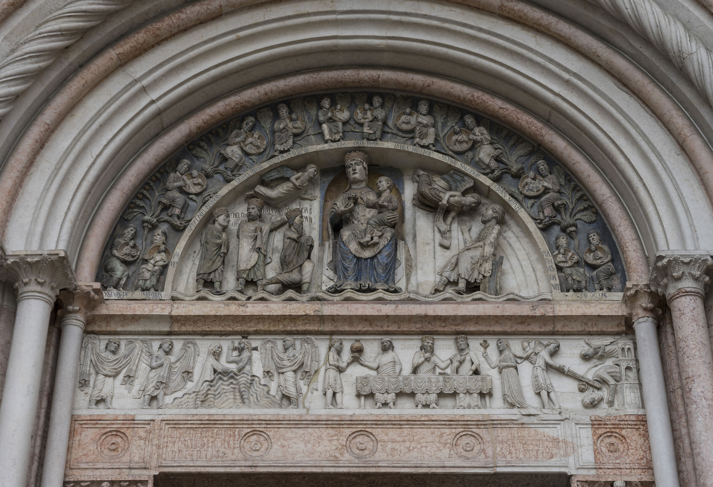 Battistero - Portale della Vergine Incoronata