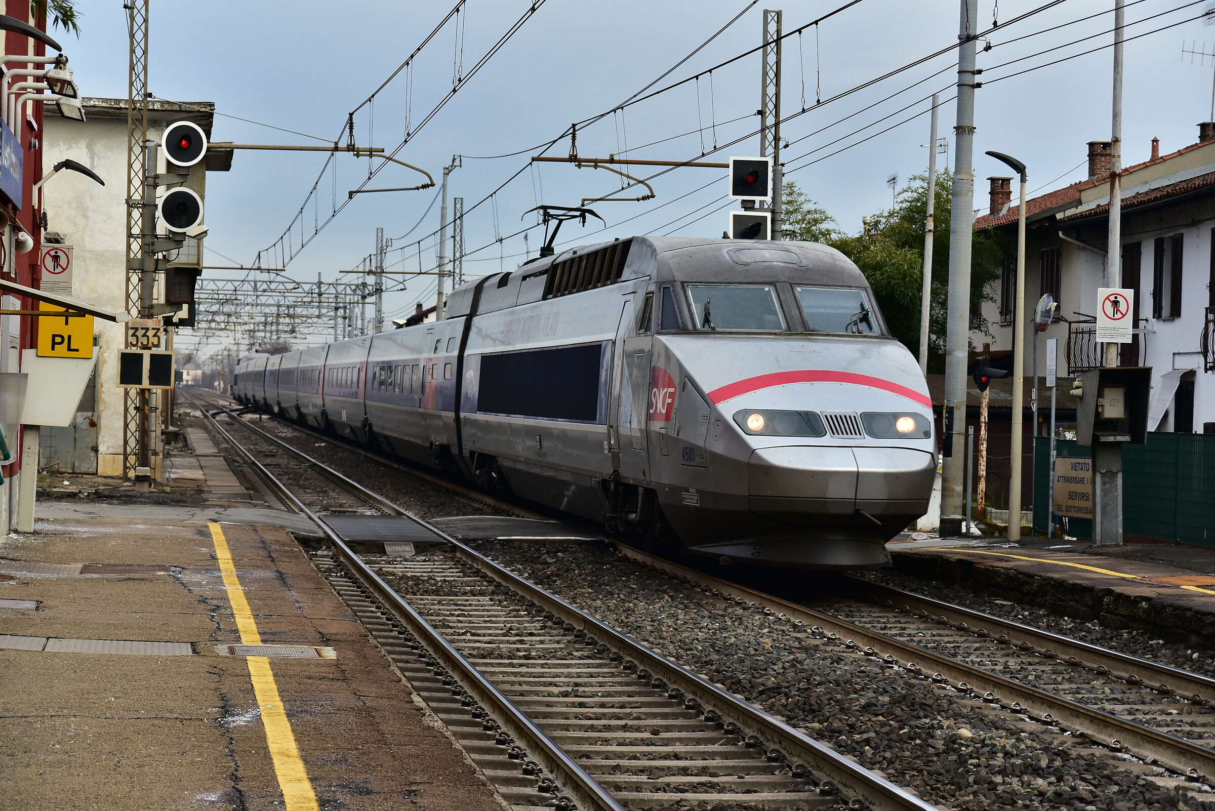 TGV-R