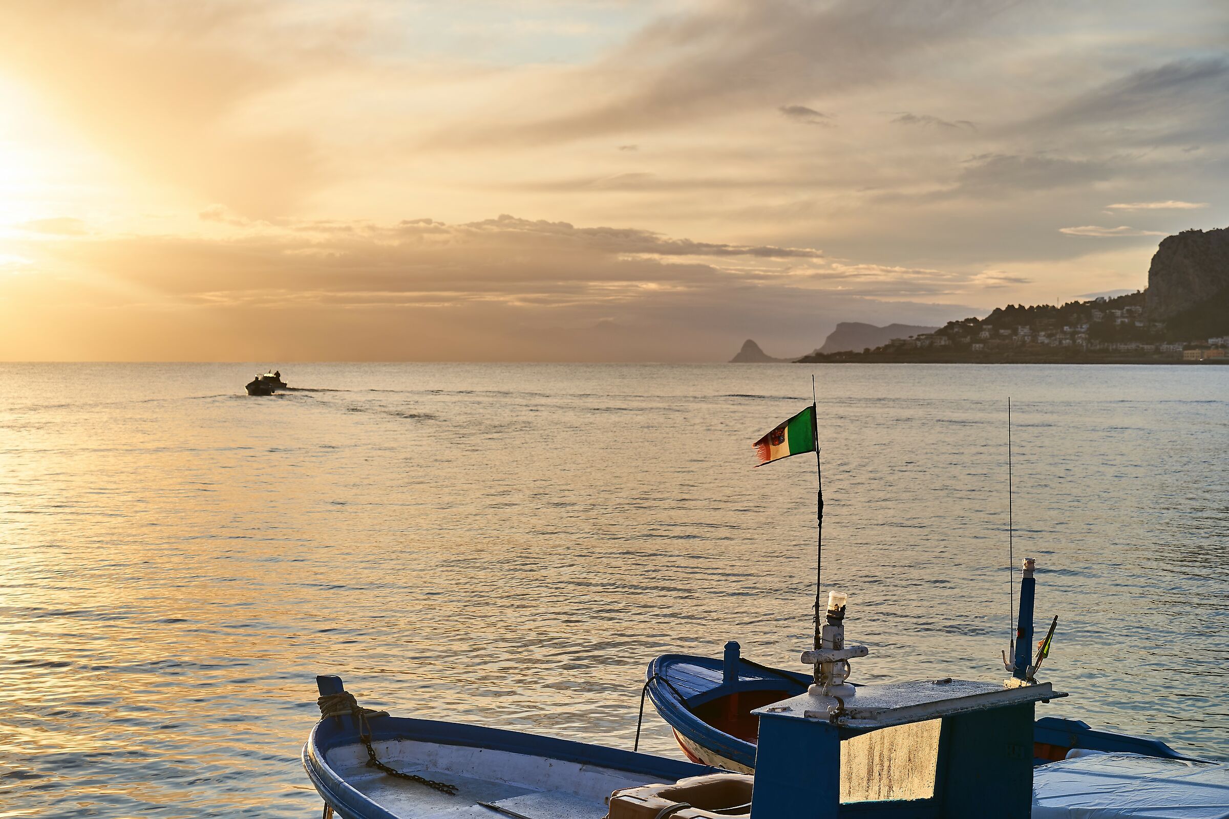 Mondello: fishermen don't even stop with Covid