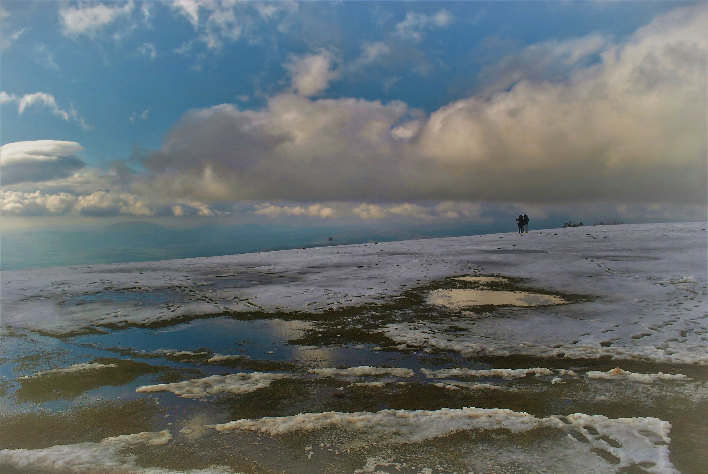 monte subasio.....  quasi un paesaggio lunare