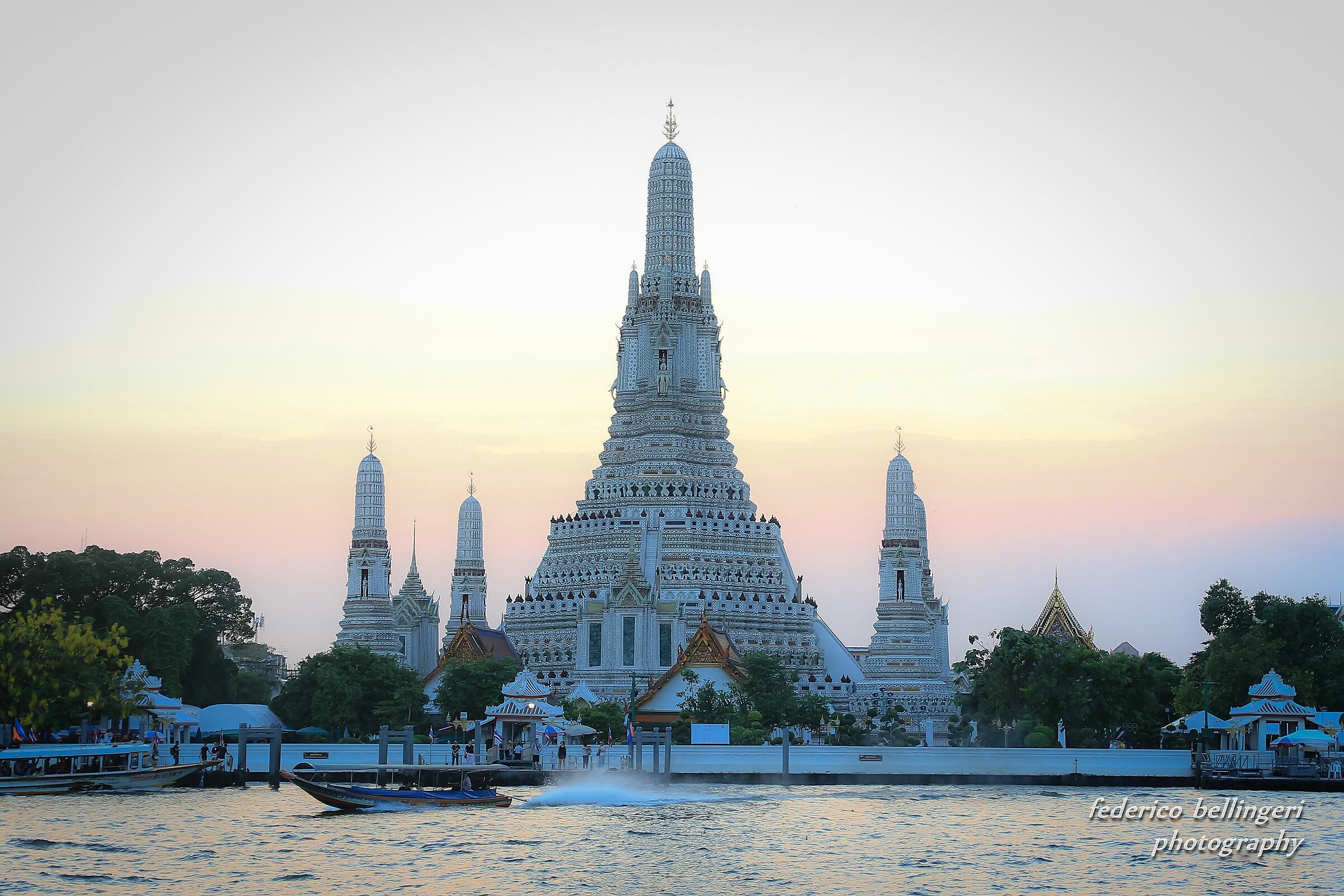 Wat arun, New10014