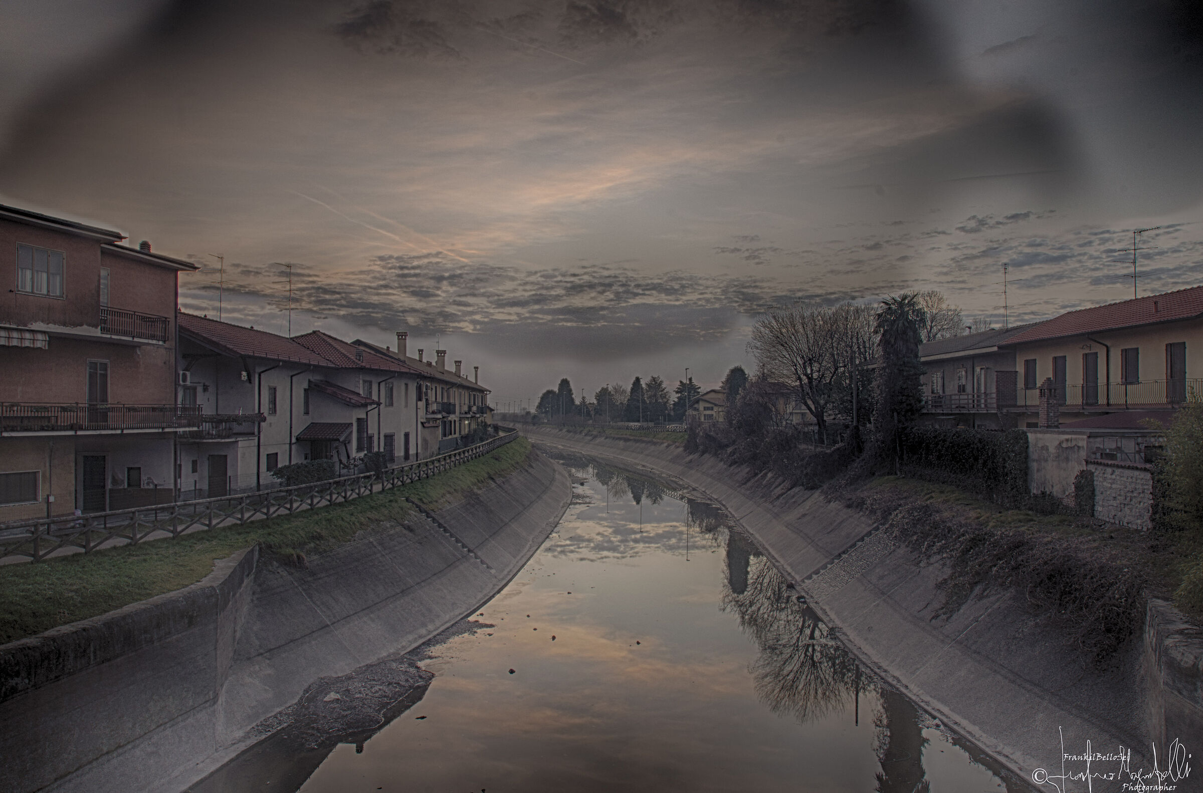 Riflessi e riflessioni sul canale Villoresi