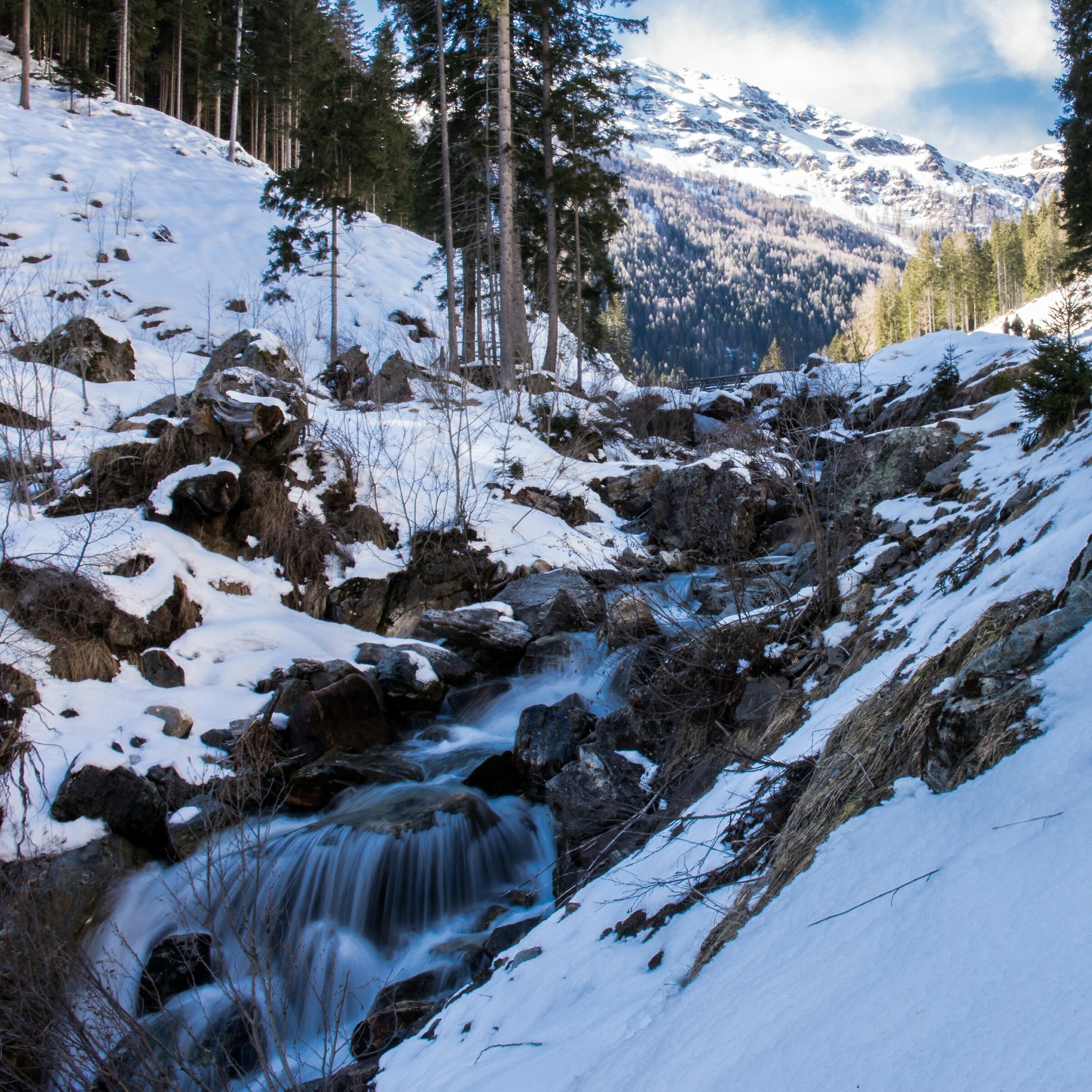 The water flows and everything shapes