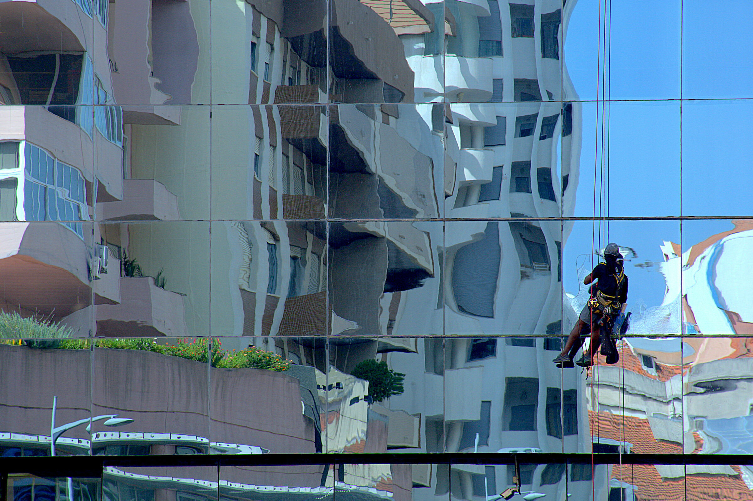 Lisbona, pulizia vetri