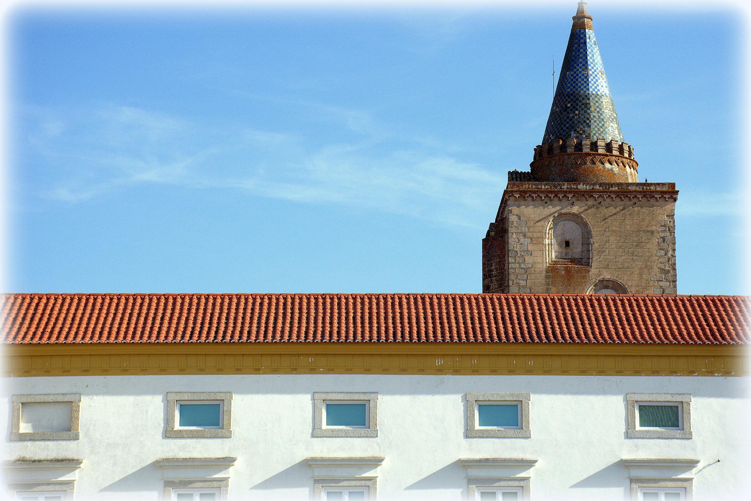 Evora, biblioteca pubblica e campanile cattedrale
