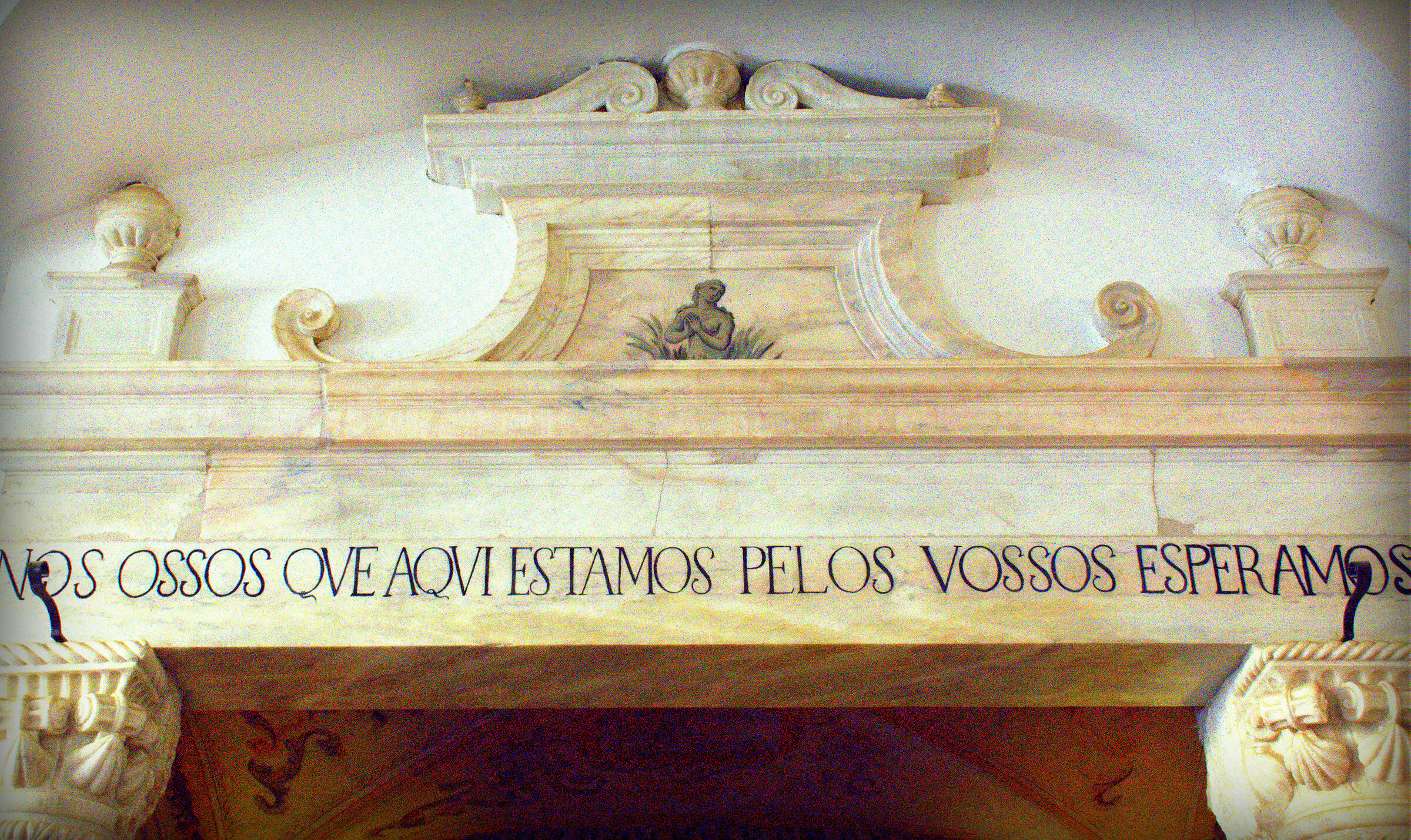 Evora, Iscrizione entrata Cappella delle Ossa