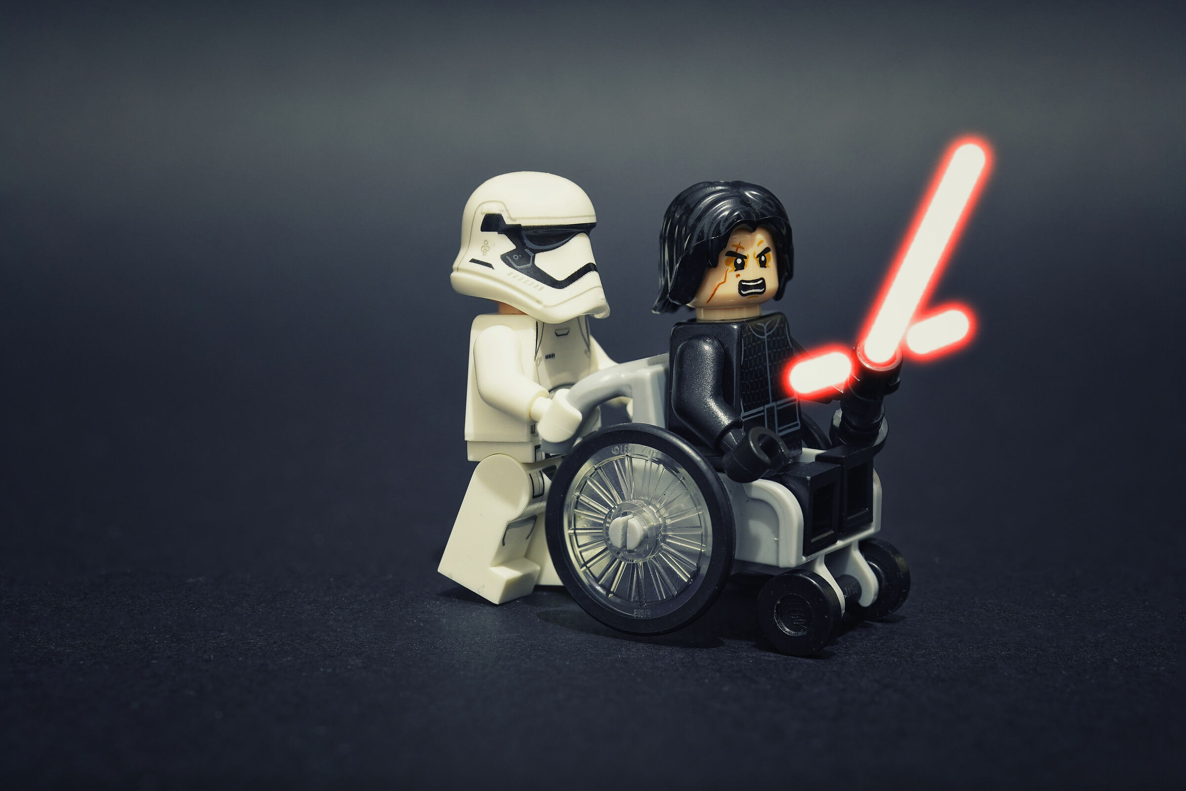 Minifigures Kylo Ren from 75139