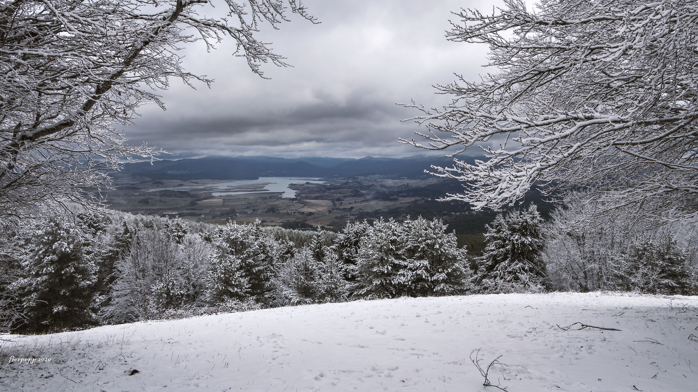 View of Lake Cecita from the M. Dark Sila Pass (CS)