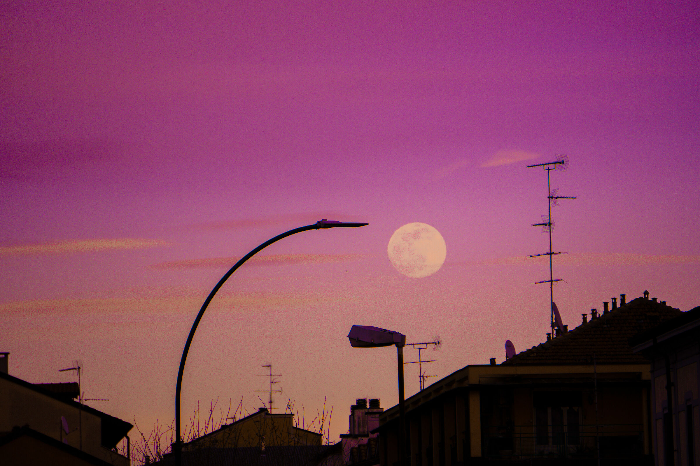 La grande Luna alle 18,15 del 08/03/2020