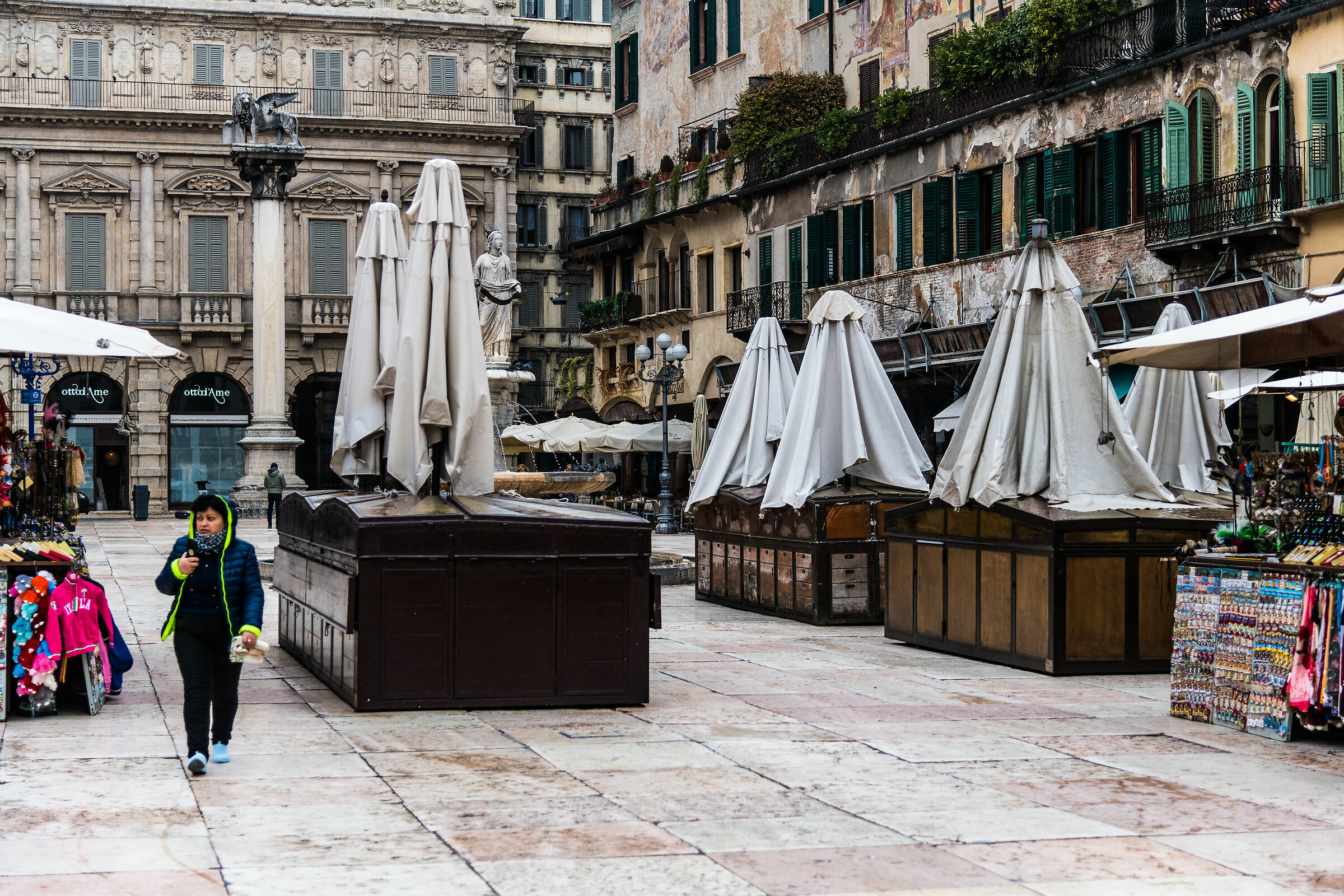 verona ai tempi del coronavirus - piazza erbe