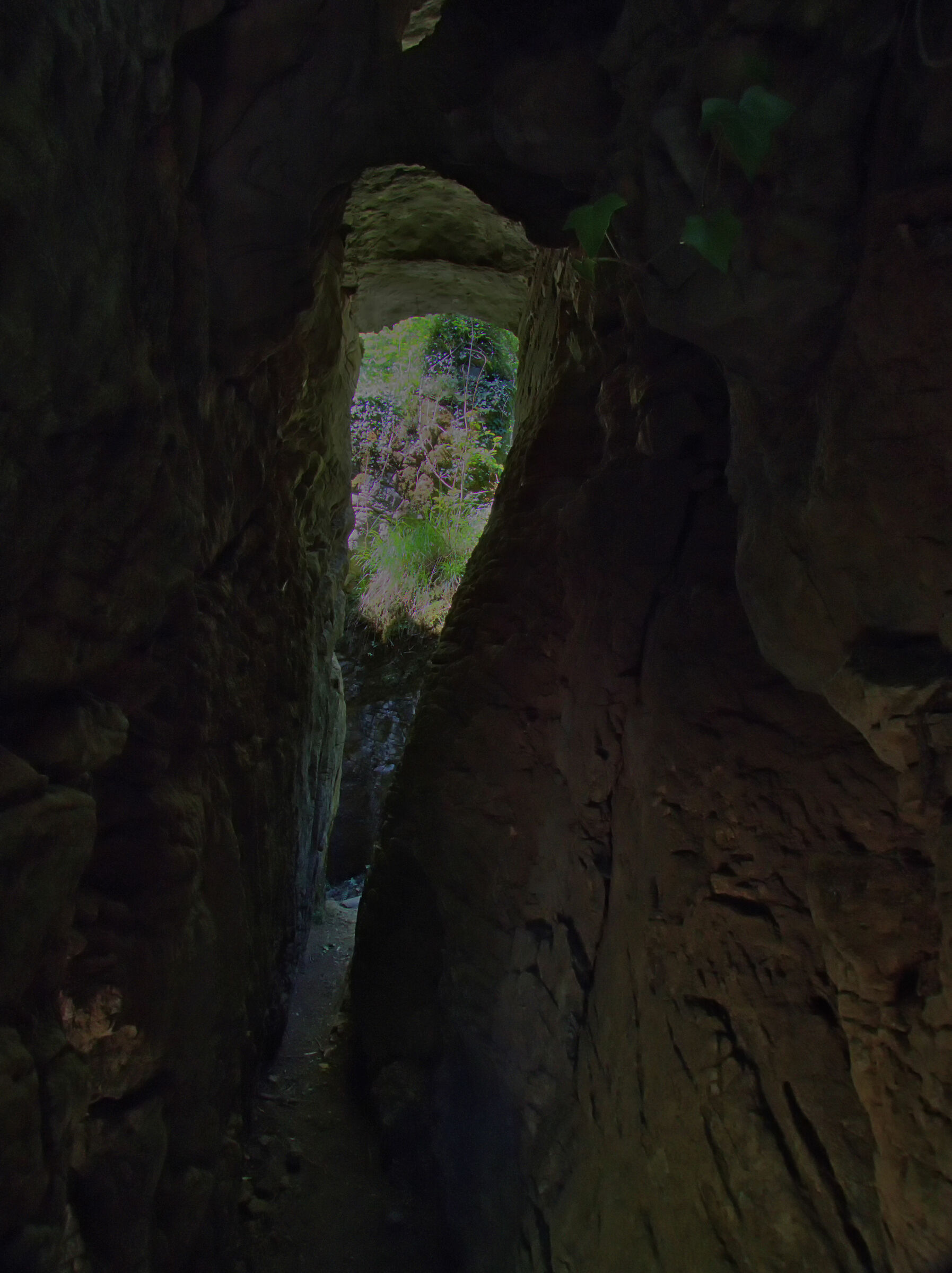 Particolare di una grotta del Monte Fenera