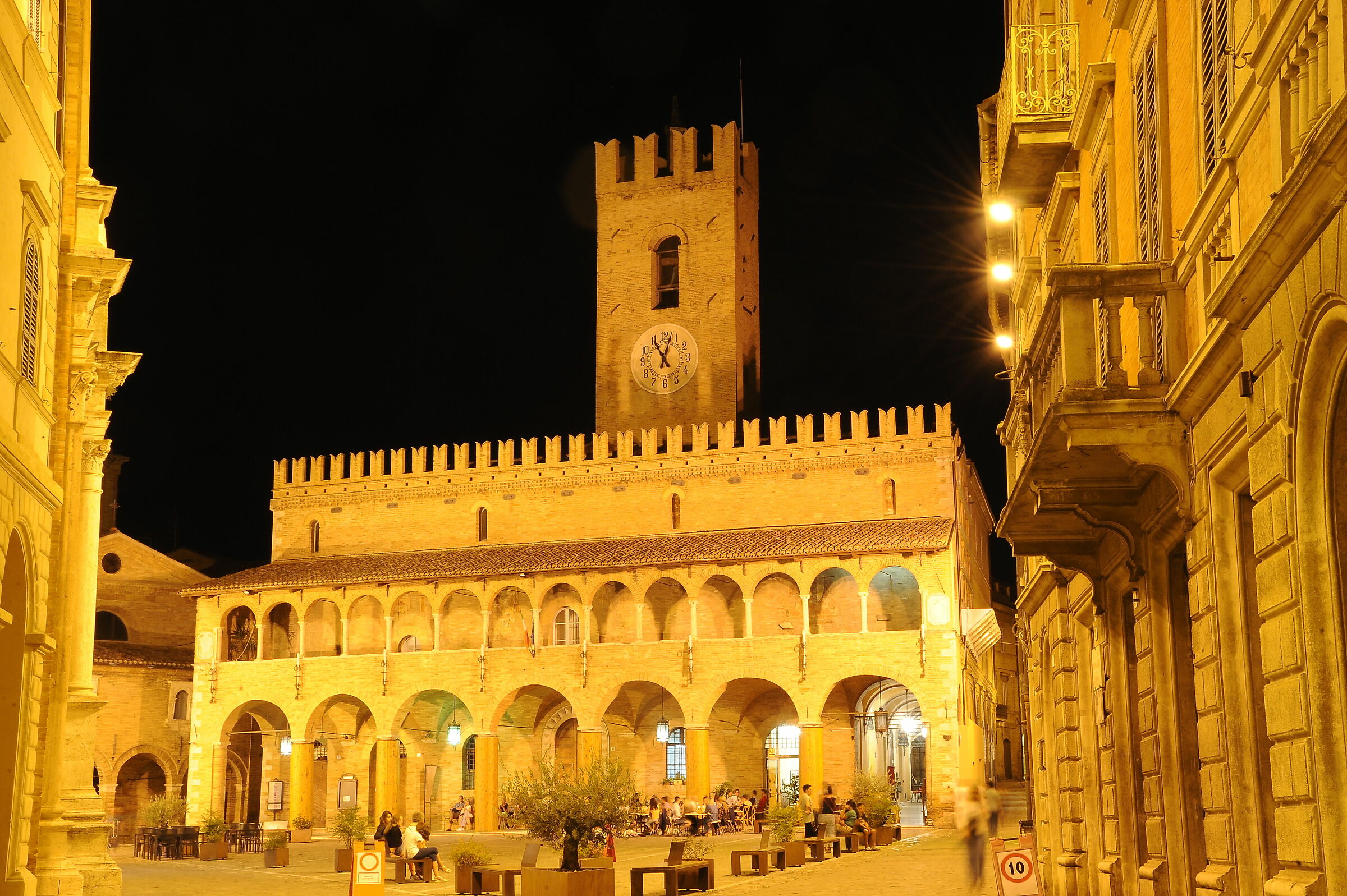 Offida: Piazza del Popolo