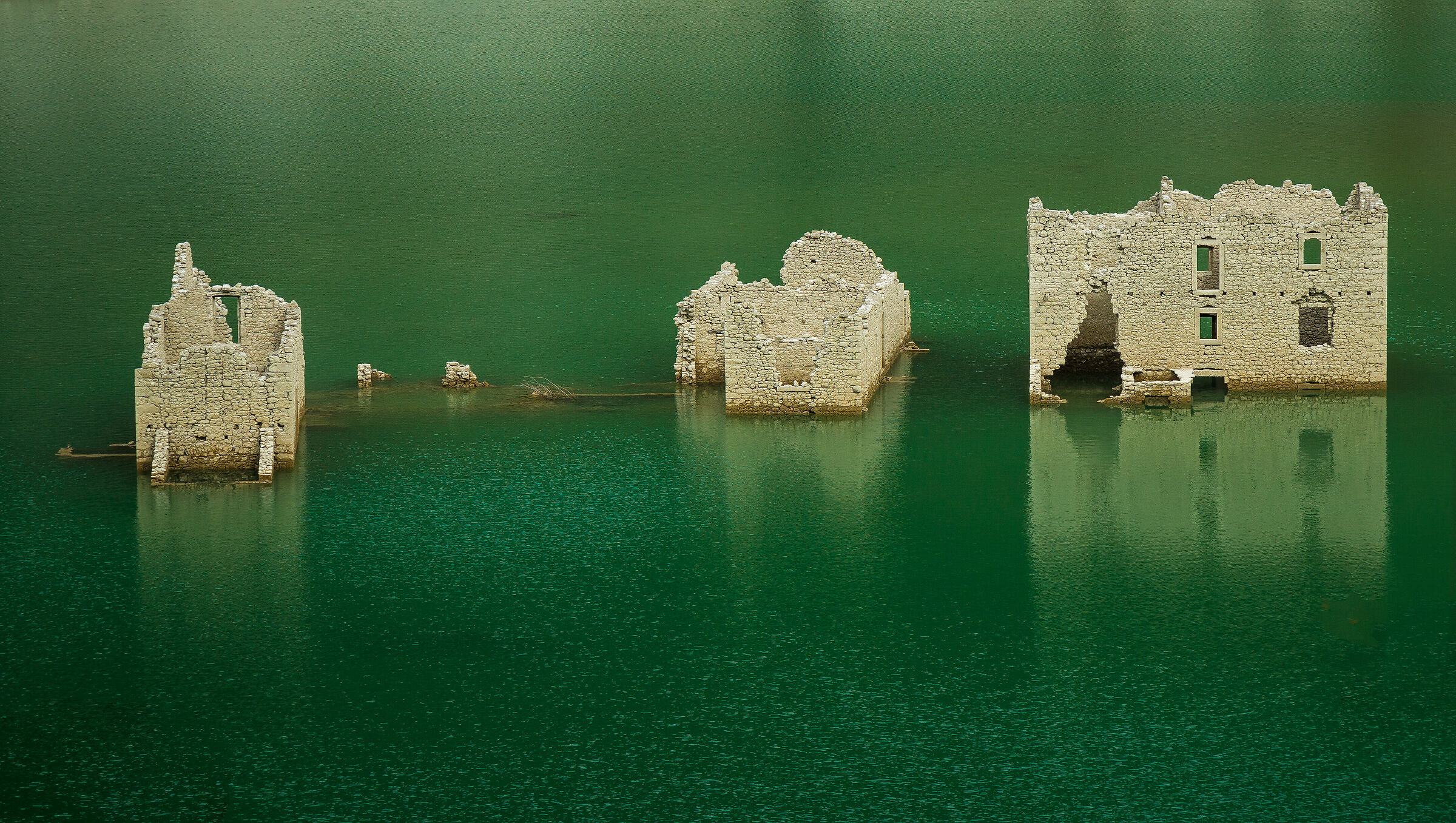 Lago di Redona, resti.