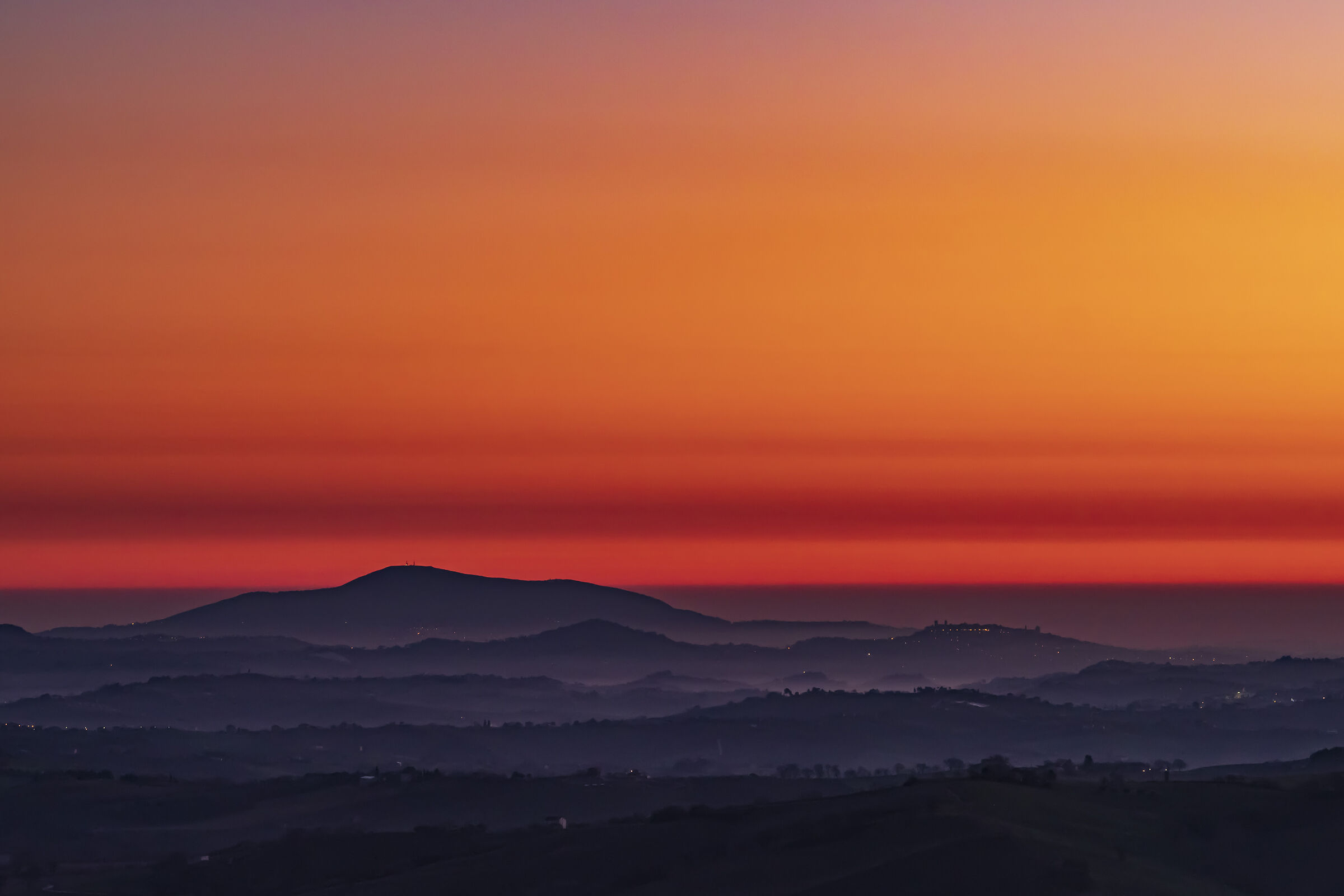 Il Monte Conero. All'alba. Da Valcarecce di Cingoli.