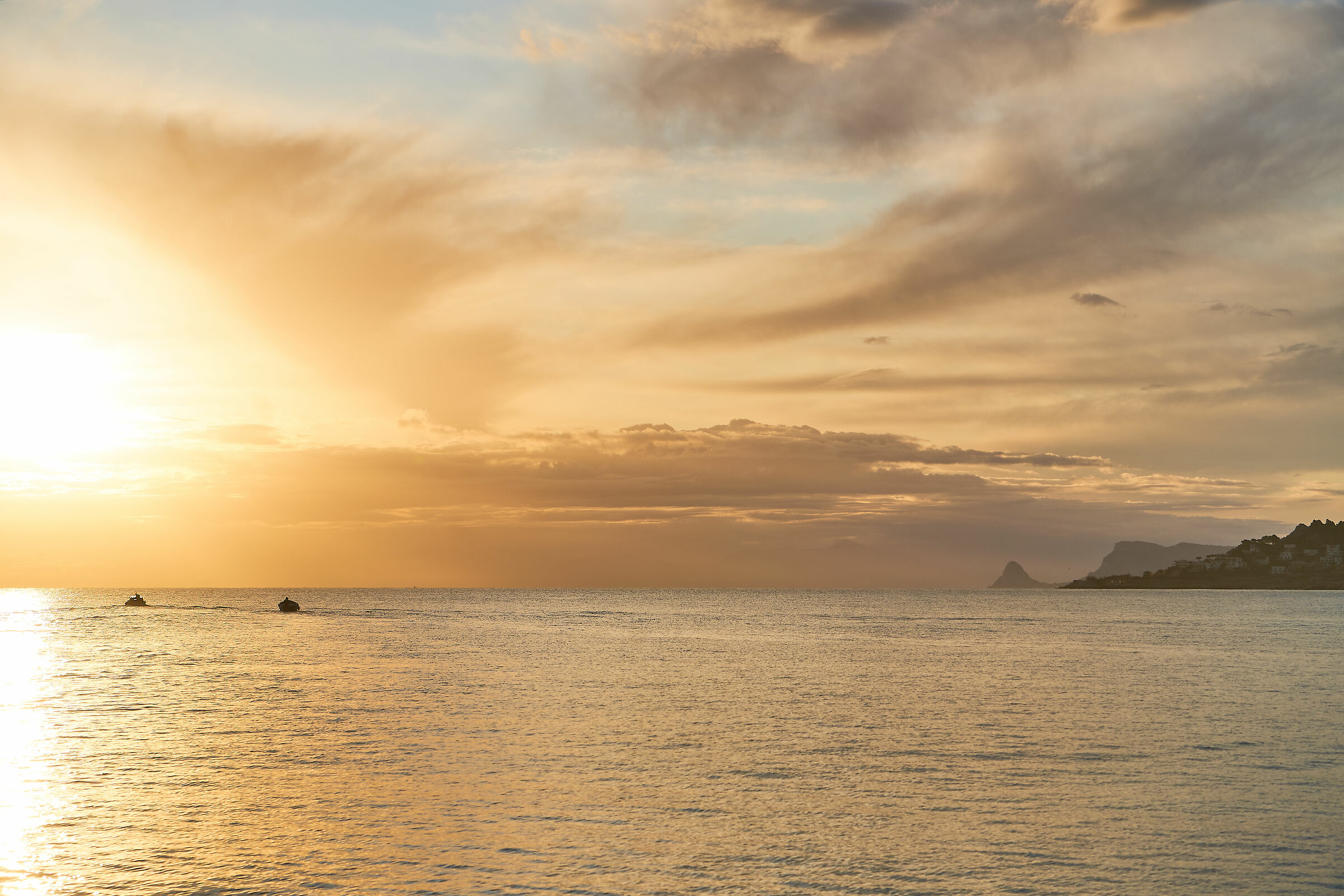 Mondello: l' esplosione della luce