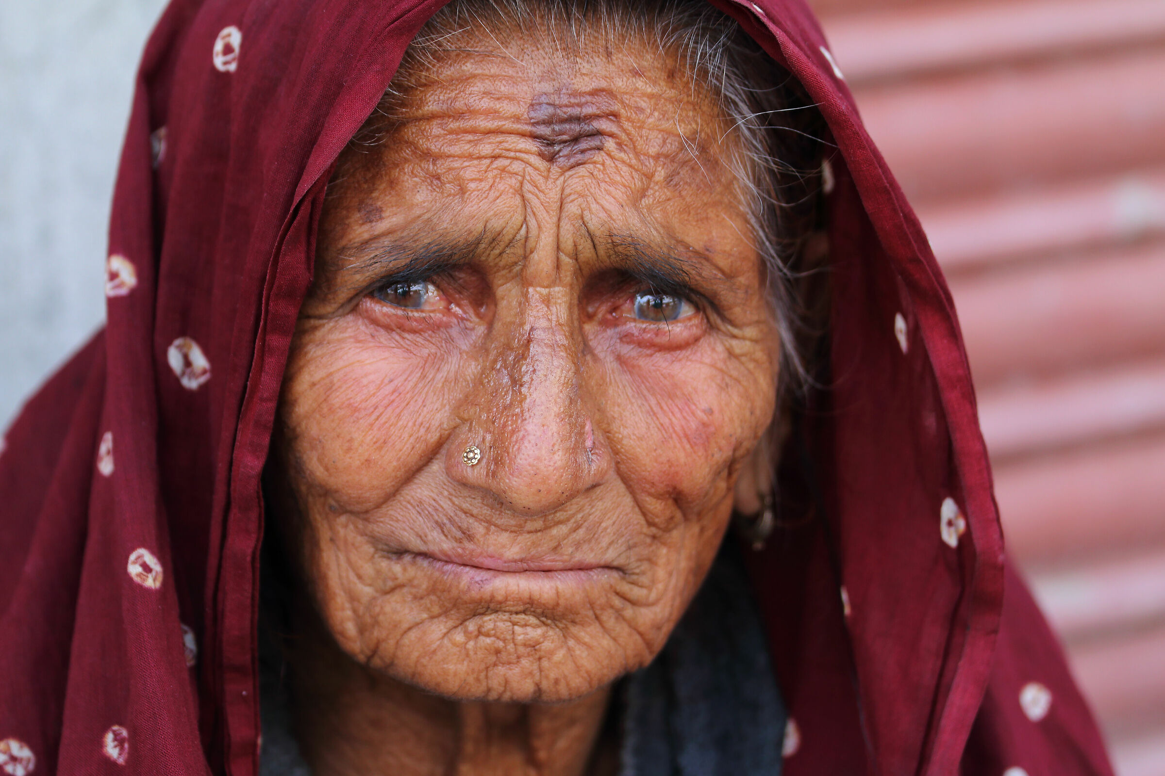 un'anziana donna a Leh