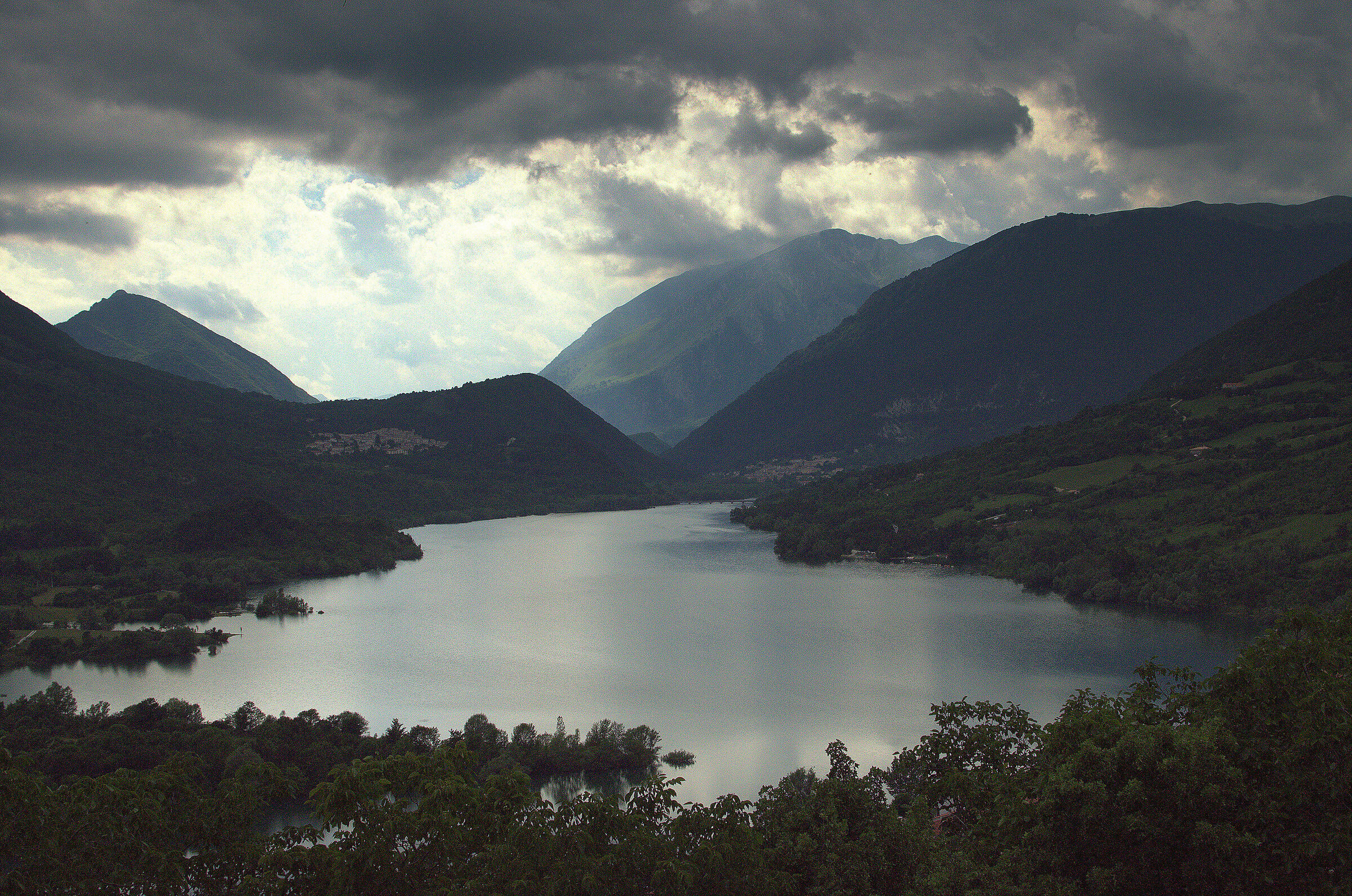 Lago di Barrea (Parco nazionale d'abruzzo lazio e molis