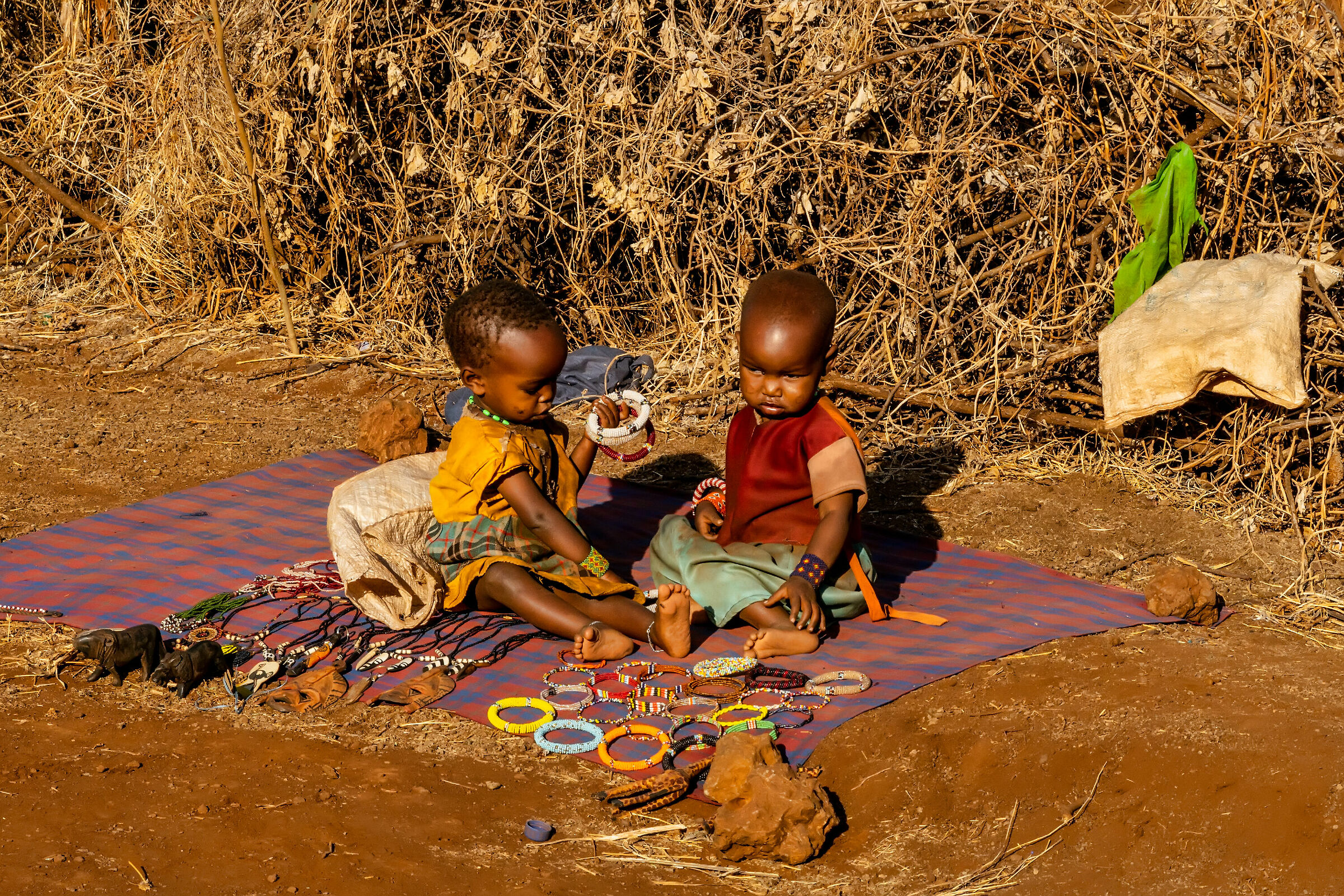 Young Maasai sellers ...