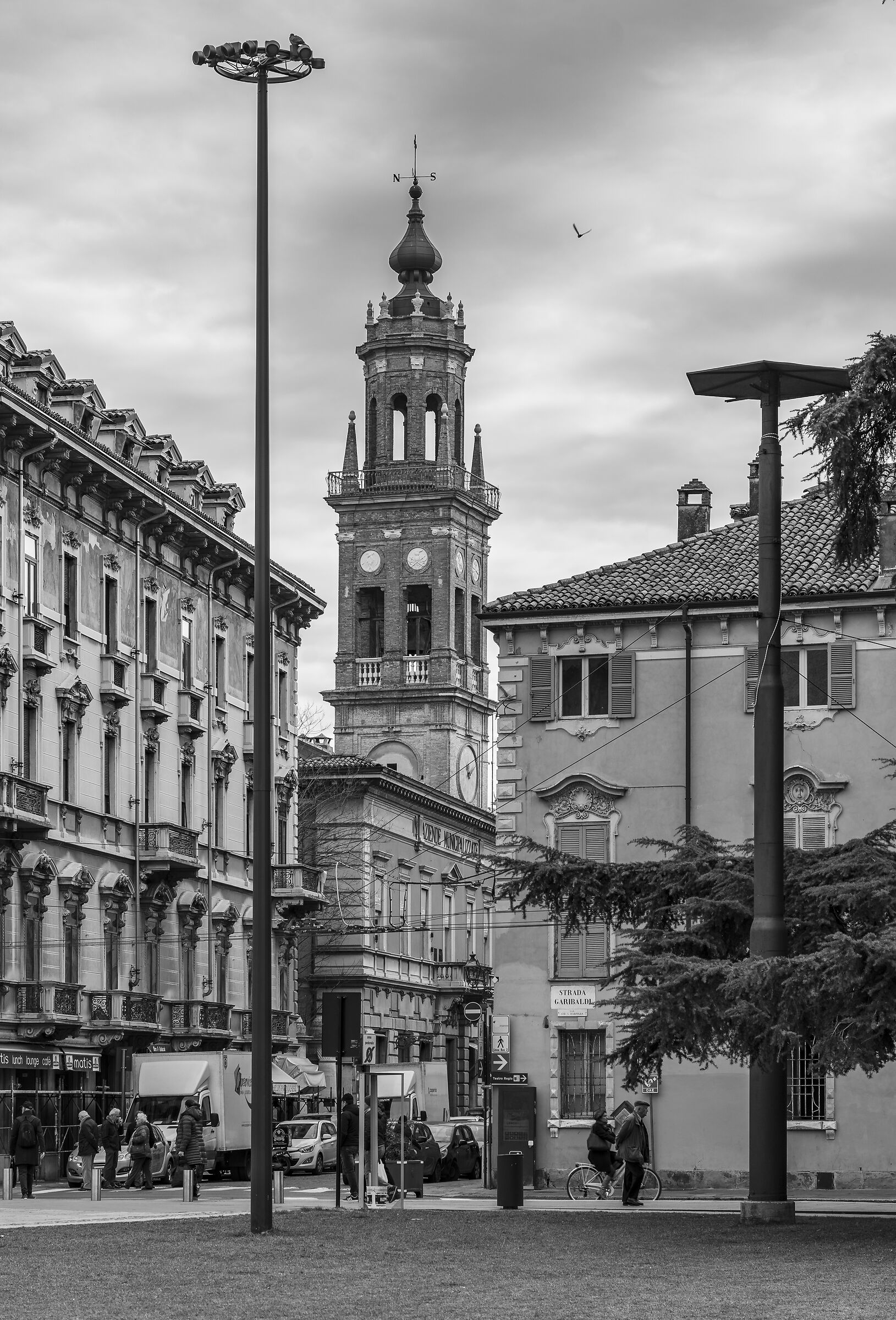 Strada Macedonio Melloni dal Piazzale della Pace