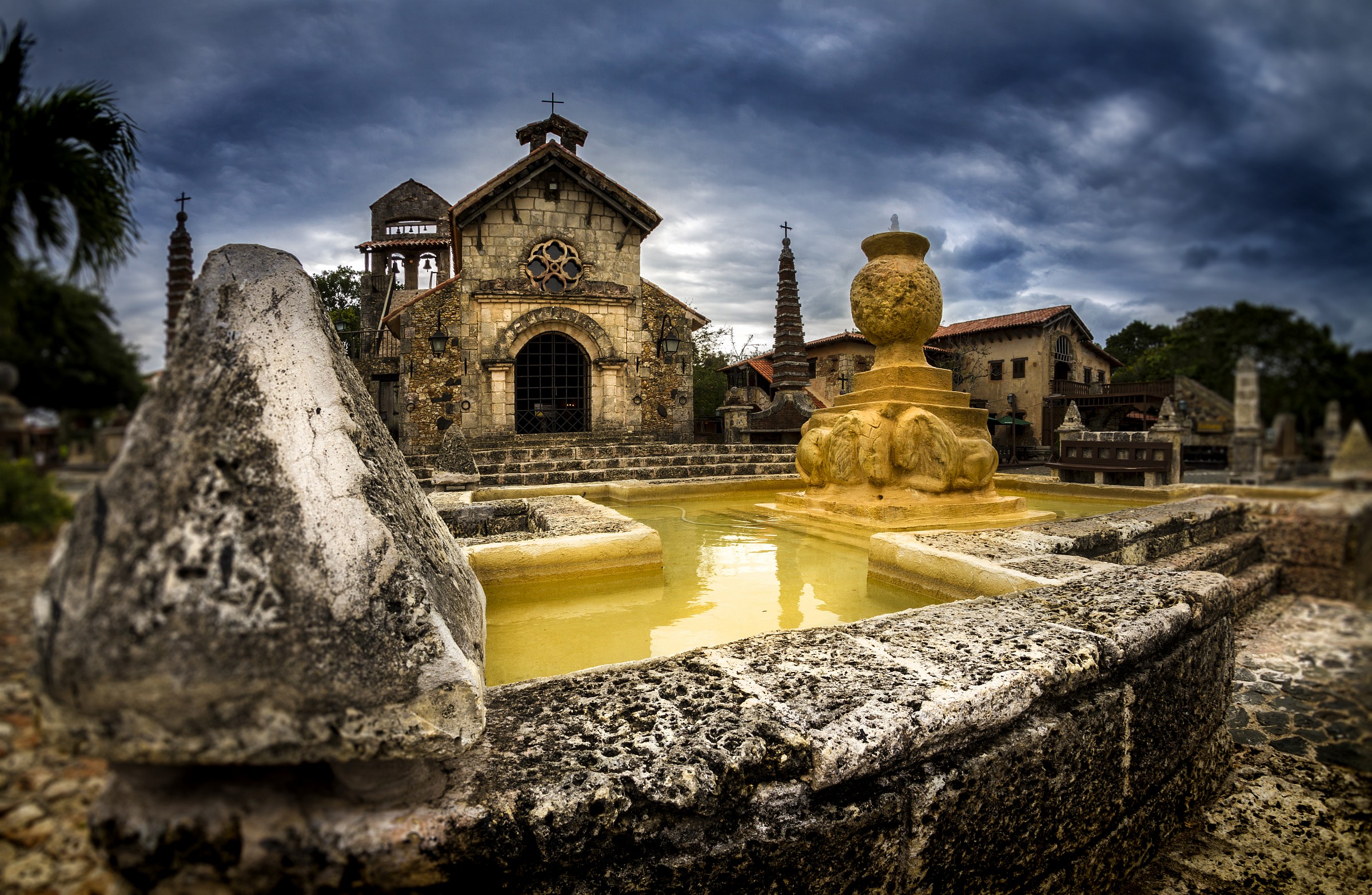 Altos de Chavon, chiesa