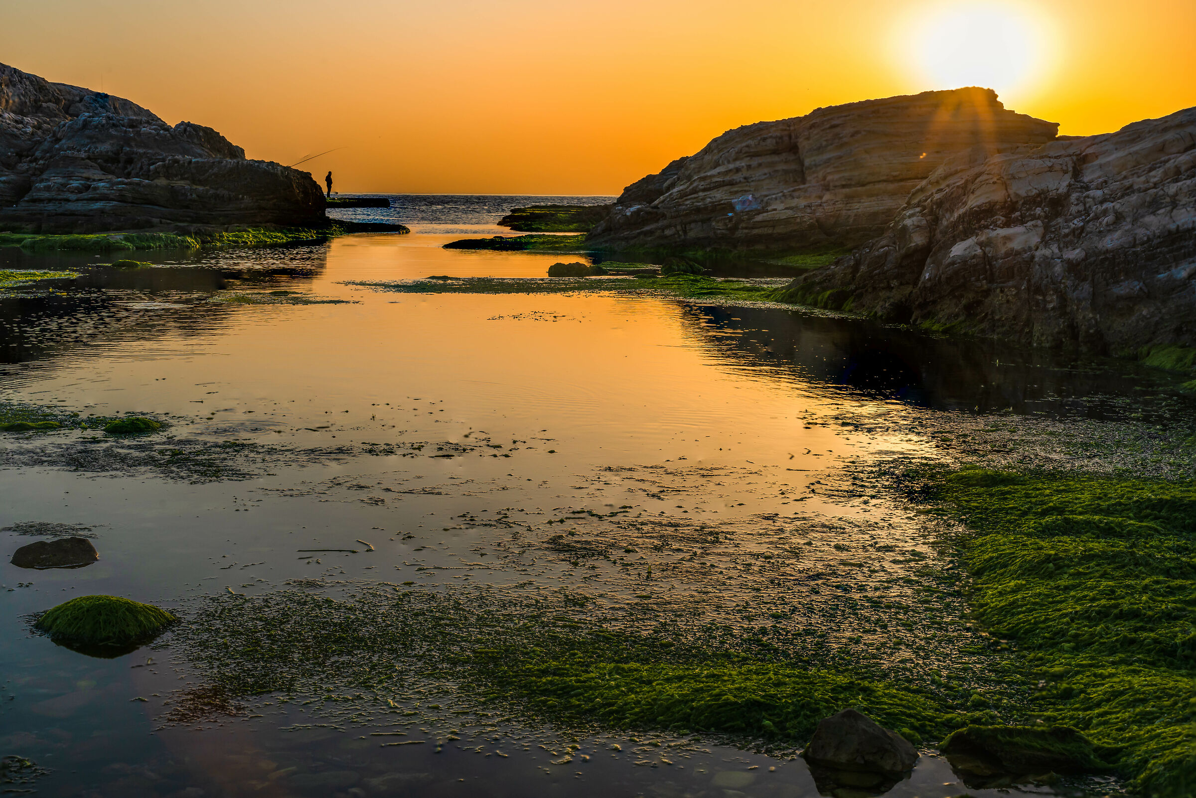 Tramonto a Al Raouche Rocks