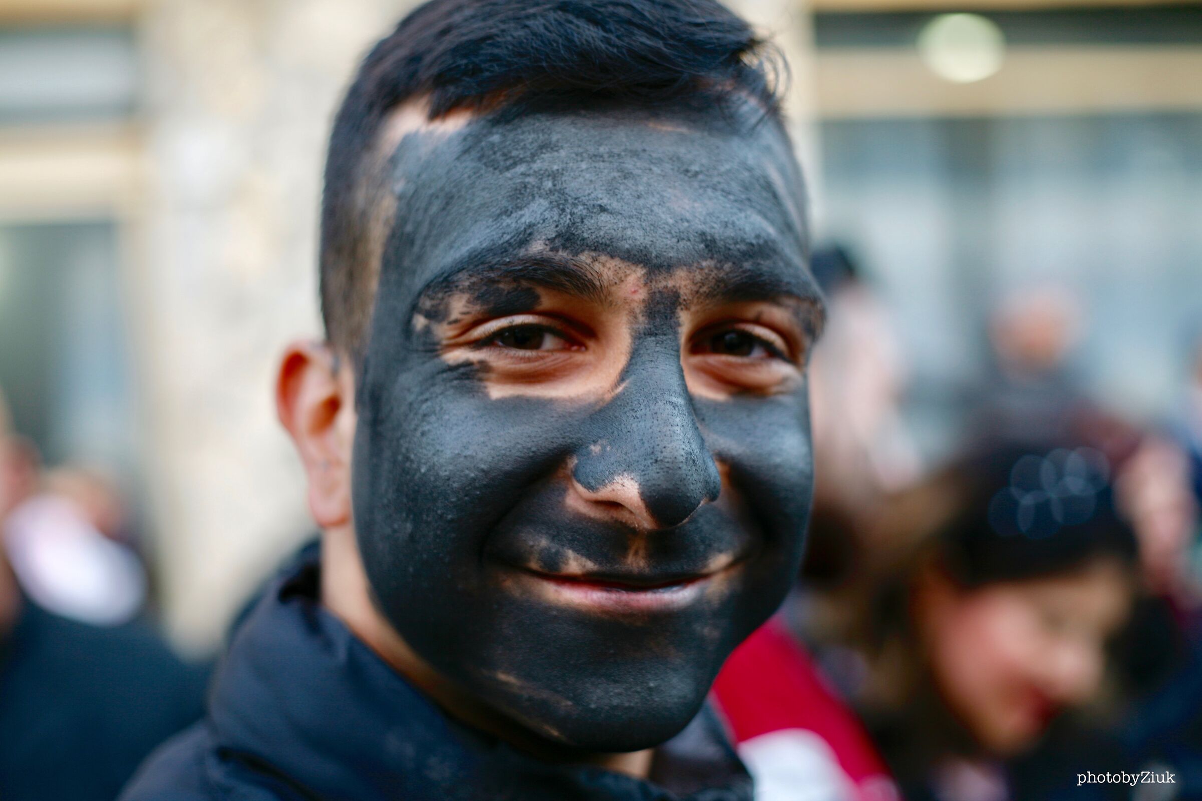 Mascara di Fraus a facci manciada